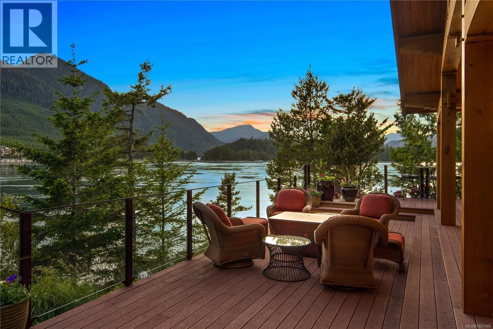 francis-york-francis-york-british-columbia-stuart-island-goose-landing-estate-oceanfront-lodge-6.jpg