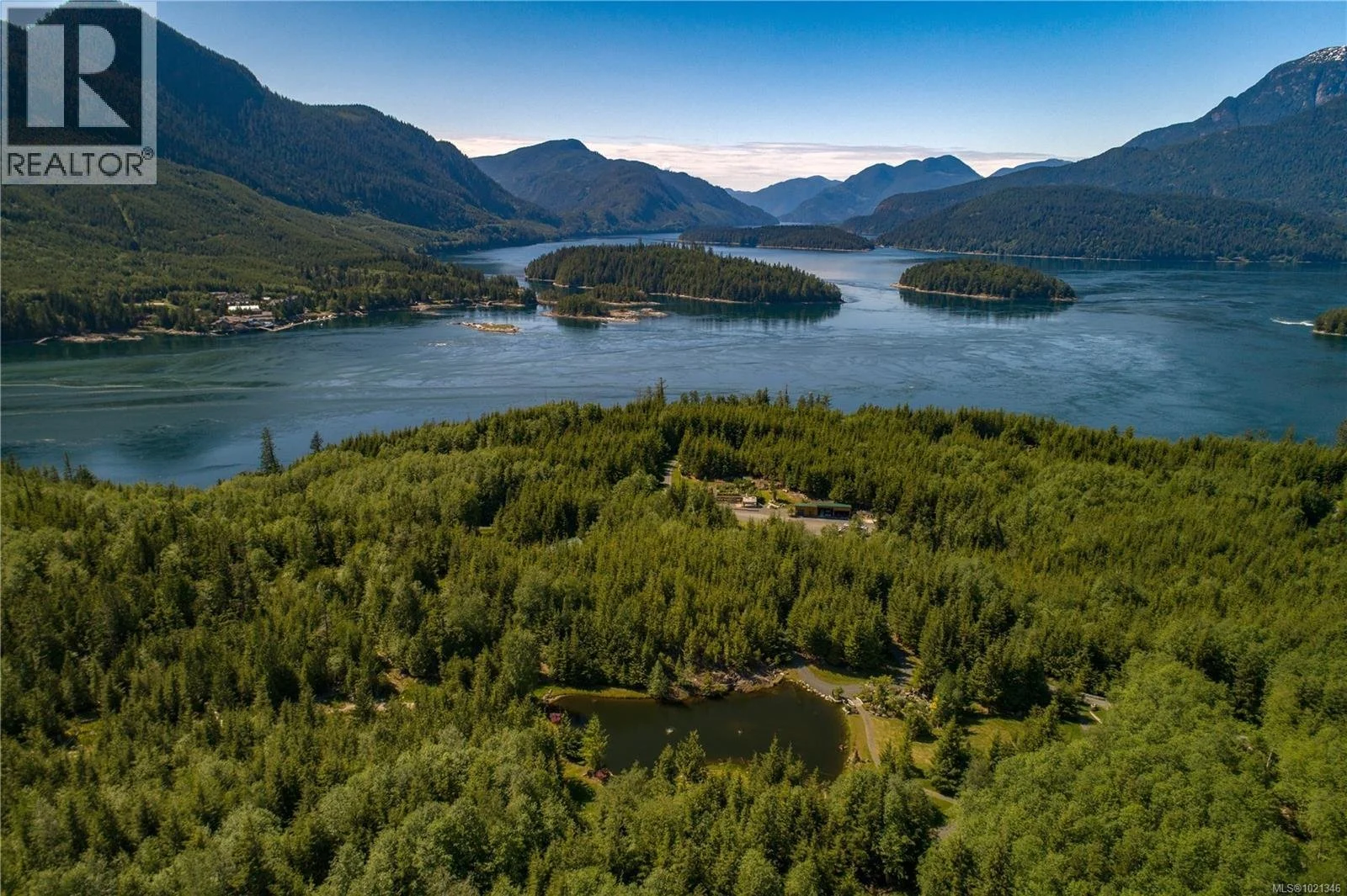 francis-york-francis-york-british-columbia-stuart-island-goose-landing-estate-oceanfront-lodge-5.jpg