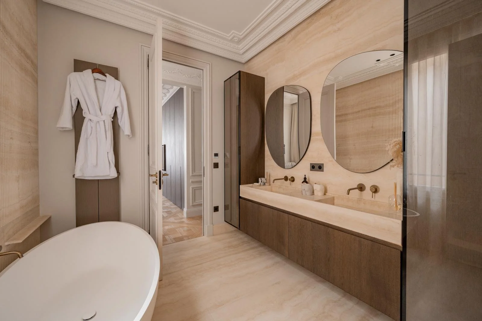 francis-york-paris-8th-arrondissement-golden-triangle-215m2-apartment-polo-properties3.jpg
