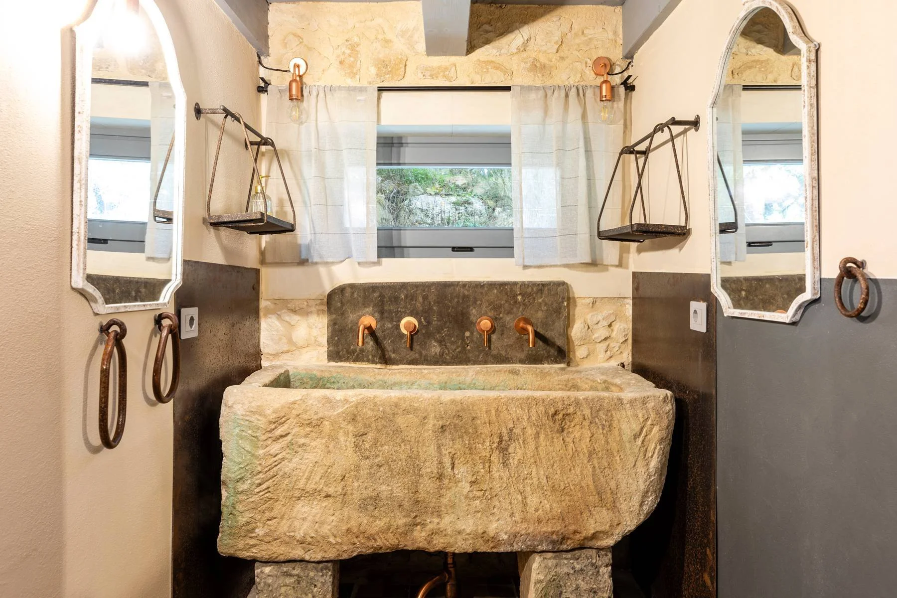 francis-york-a-restored-1867-farmhouse-in-sicilys-val-di-noto-italy-sothebys-international-realty-11.jpg