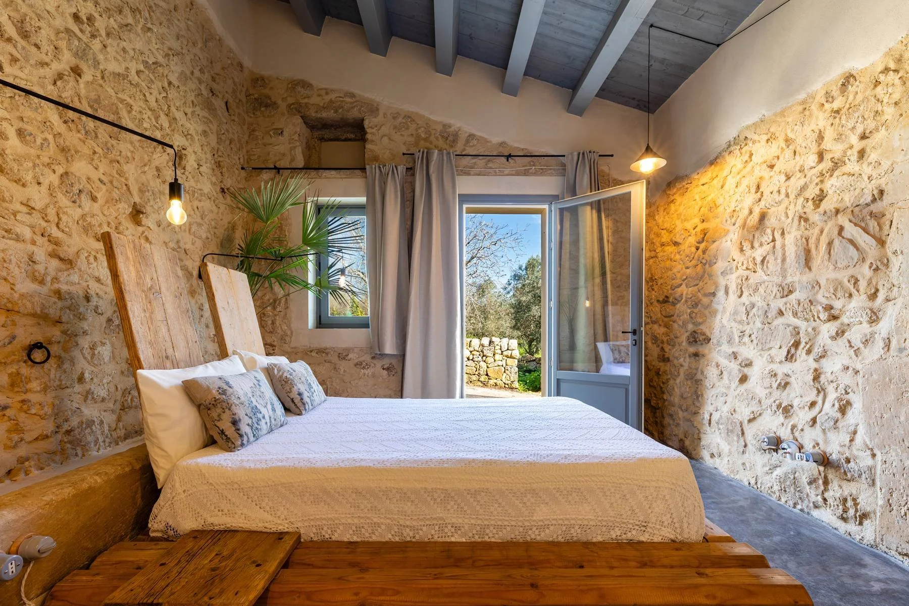 francis-york-a-restored-1867-farmhouse-in-sicilys-val-di-noto-italy-sothebys-international-realty-25.jpg