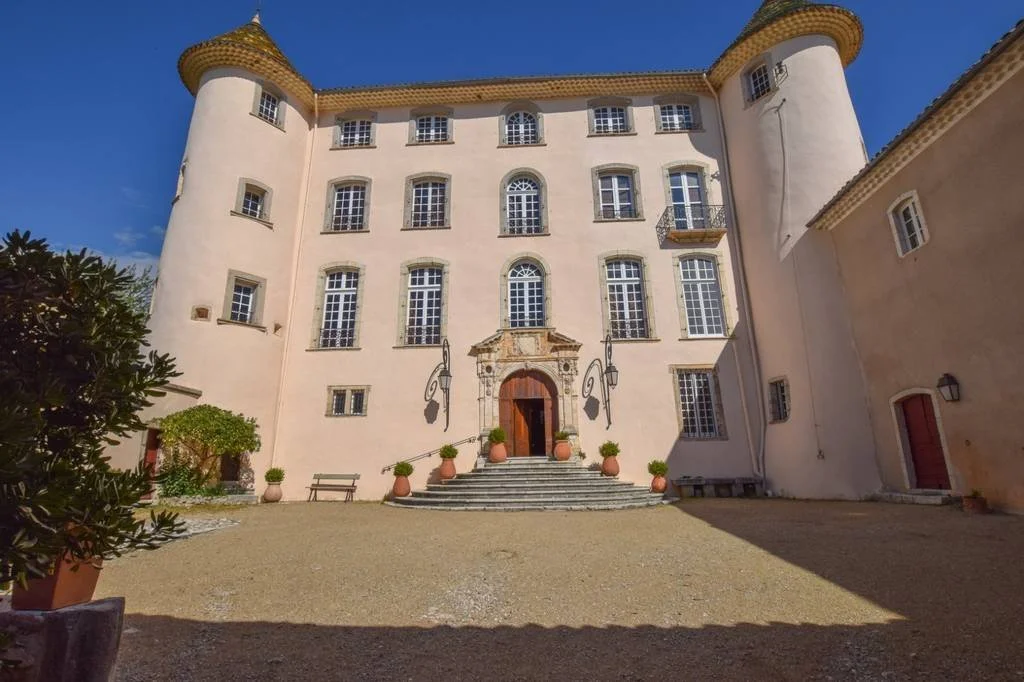 francis-york-a-17th-century-chateau-overlooking-provences-verdon-gorge-one-hour-from-cannes4.jpeg