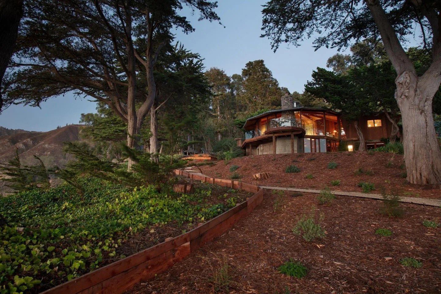 francis-york-big-sur-a-big-sur-residence-reworked-by-architect-mickey-muennig-on-californias-pacific-coast-highway- 3.jpg