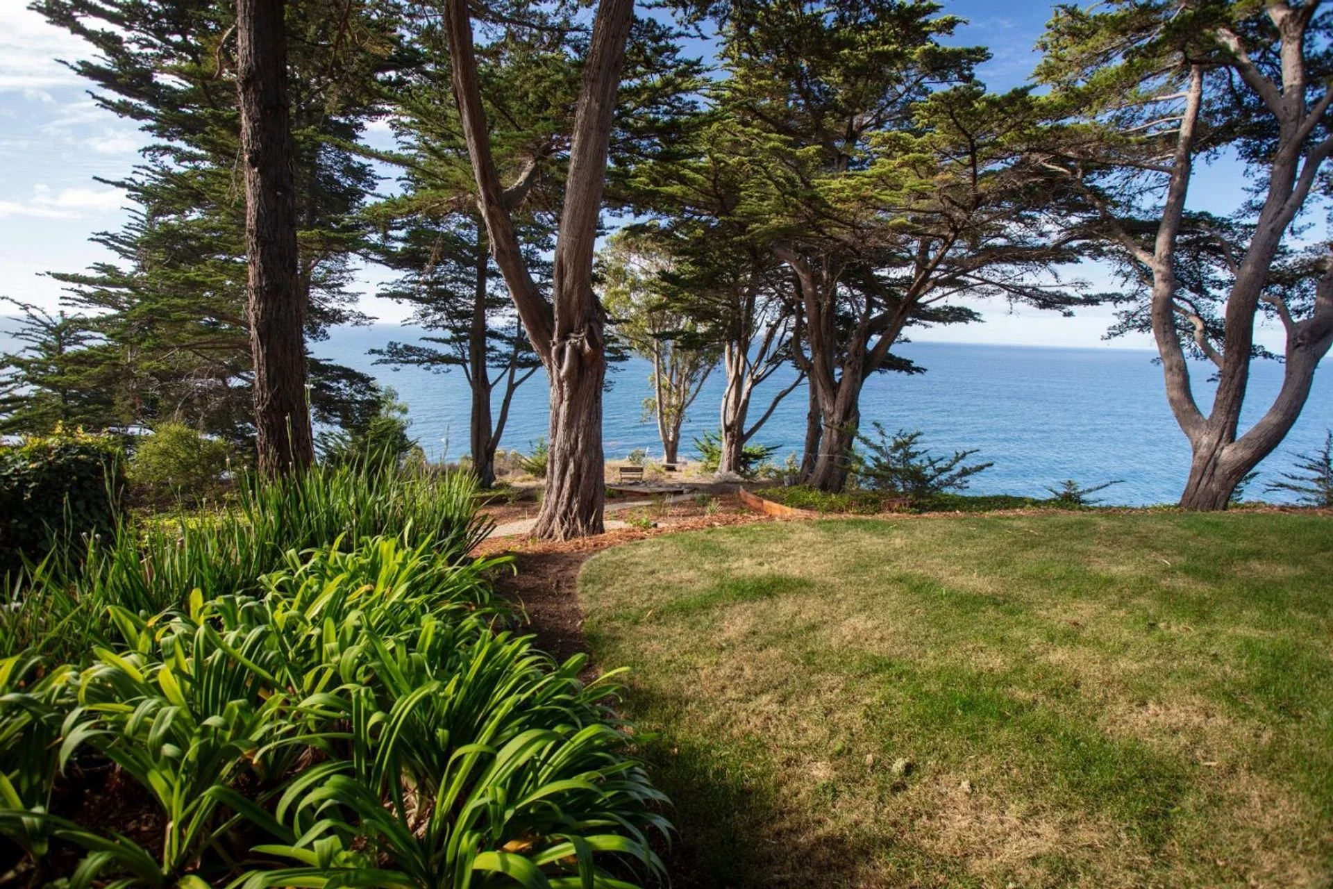 francis-york-big-sur-a-big-sur-residence-reworked-by-architect-mickey-muennig-on-californias-pacific-coast-highway- 30.jpeg