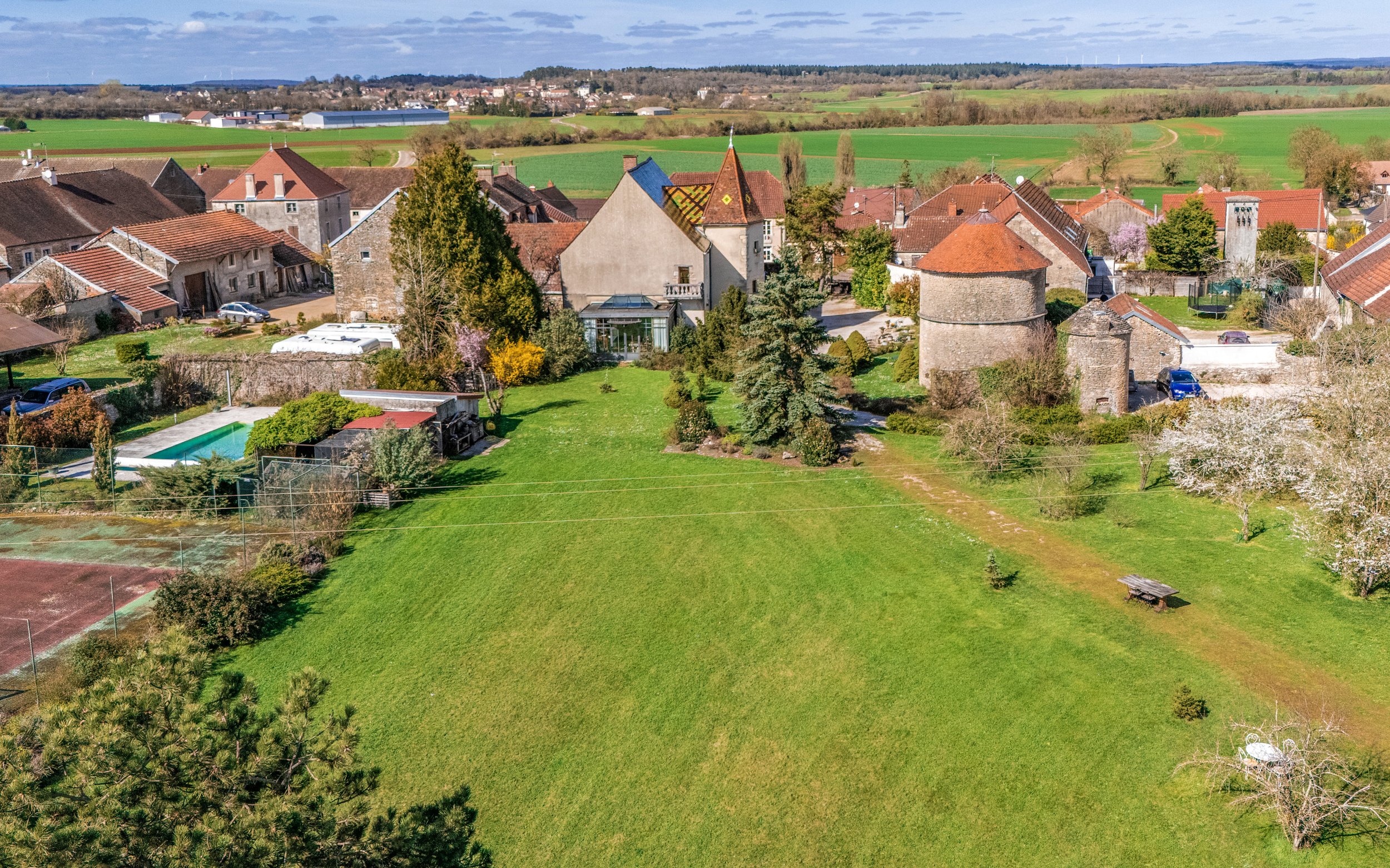 francis-york-restored-15th-16th-century-manor-burgundy-dijon-2.jpg