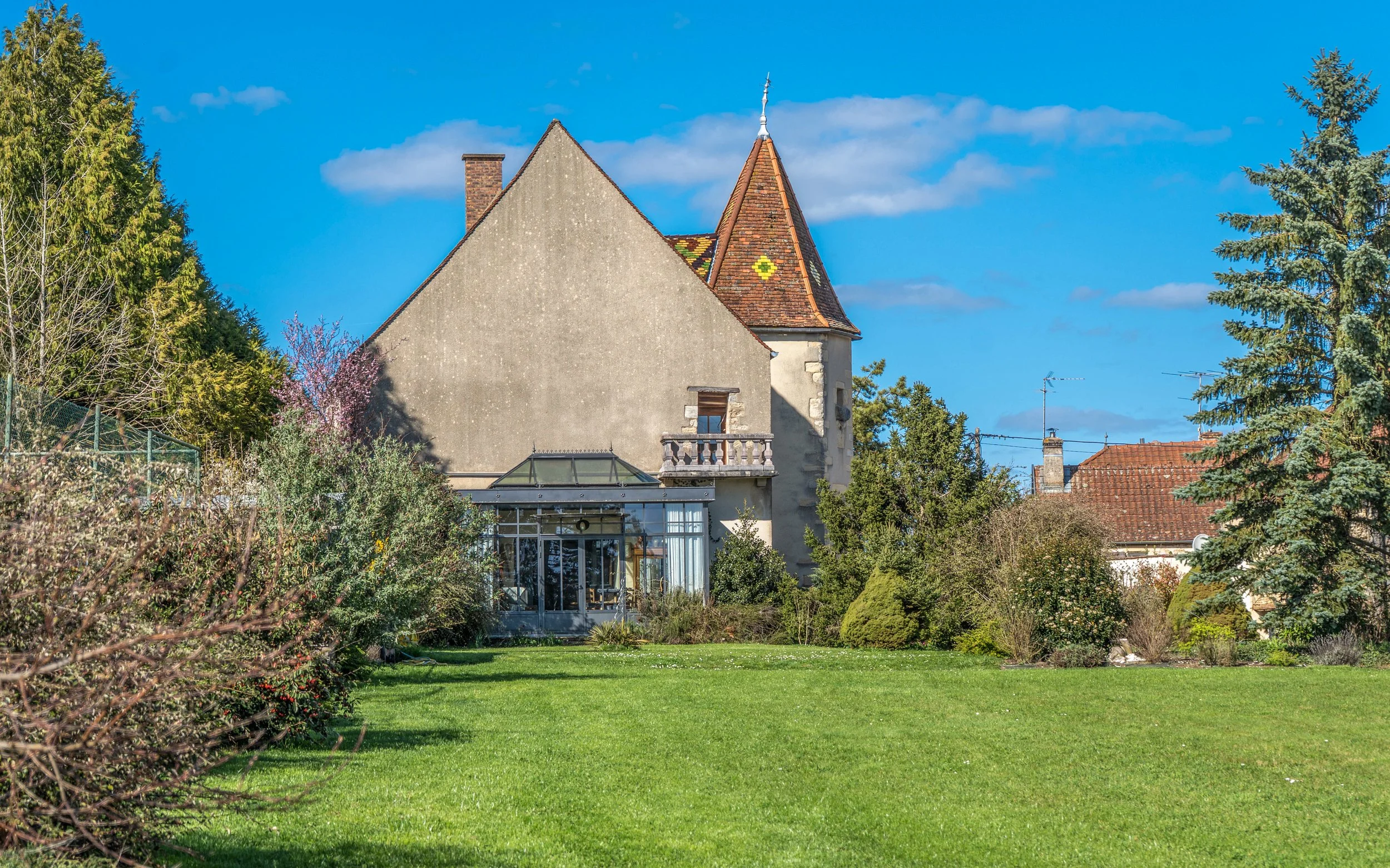 francis-york-restored-15th-16th-century-manor-burgundy-dijon-8.jpg