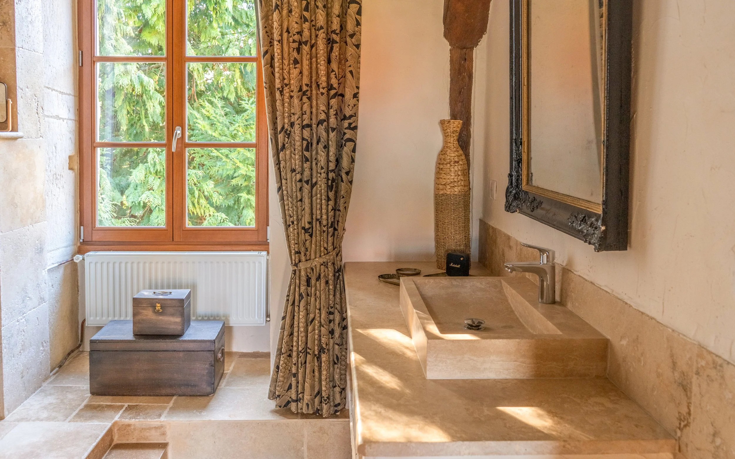 francis-york-restored-15th-16th-century-manor-burgundy-dijon-40.jpg