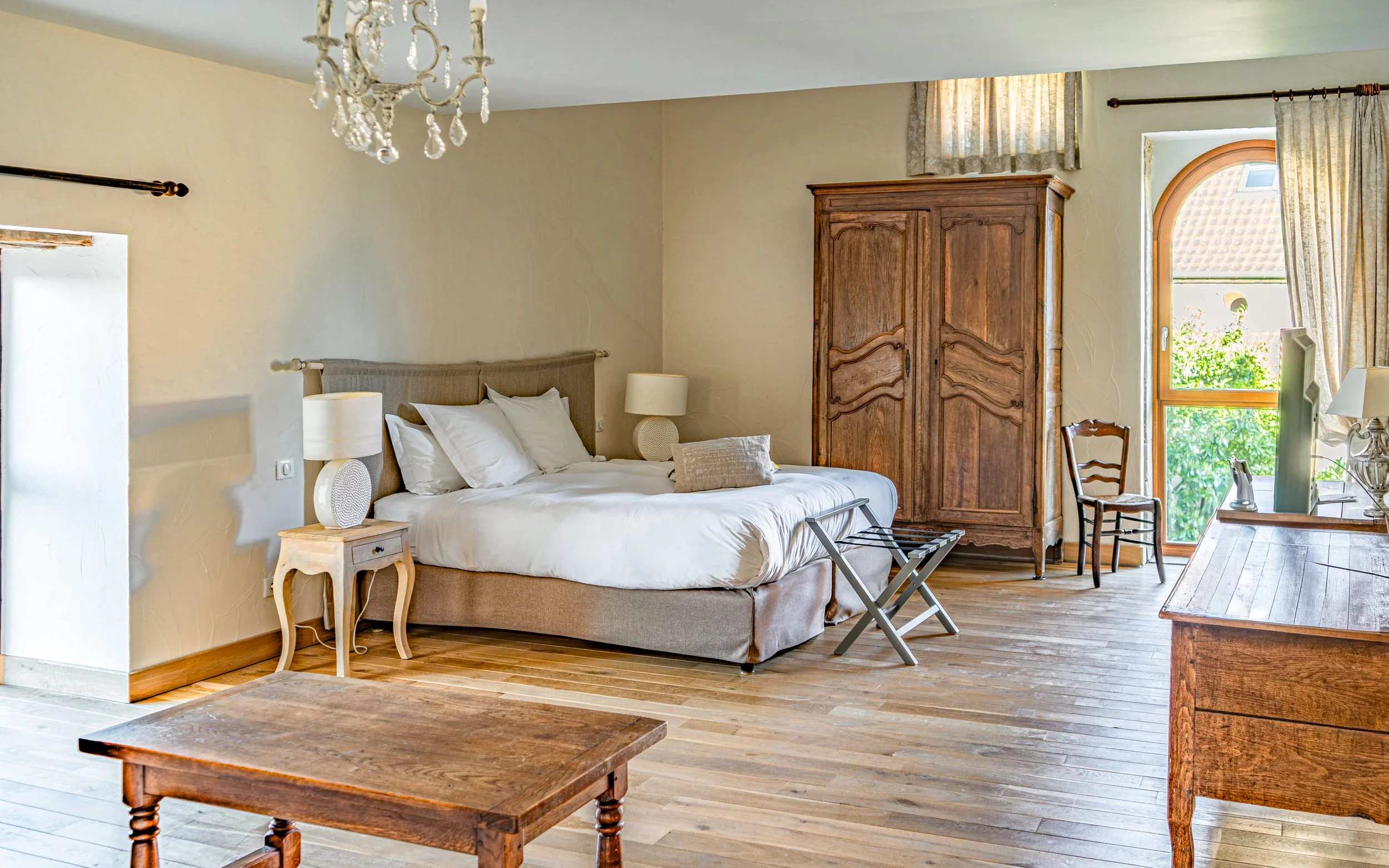 francis-york-restored-15th-16th-century-manor-burgundy-dijon-59.jpg
