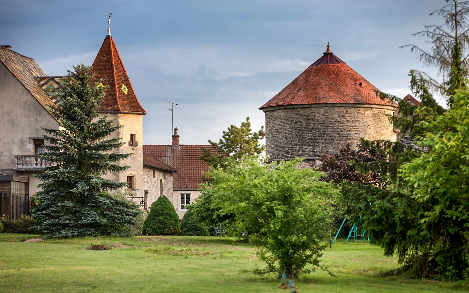 francis-york-restored-15th-16th-century-manor-burgundy-dijon-78.jpg