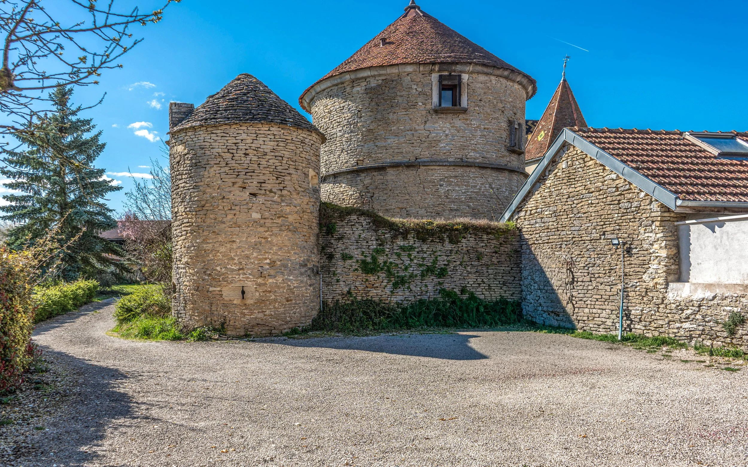 francis-york-restored-15th-16th-century-manor-burgundy-dijon-85.jpg