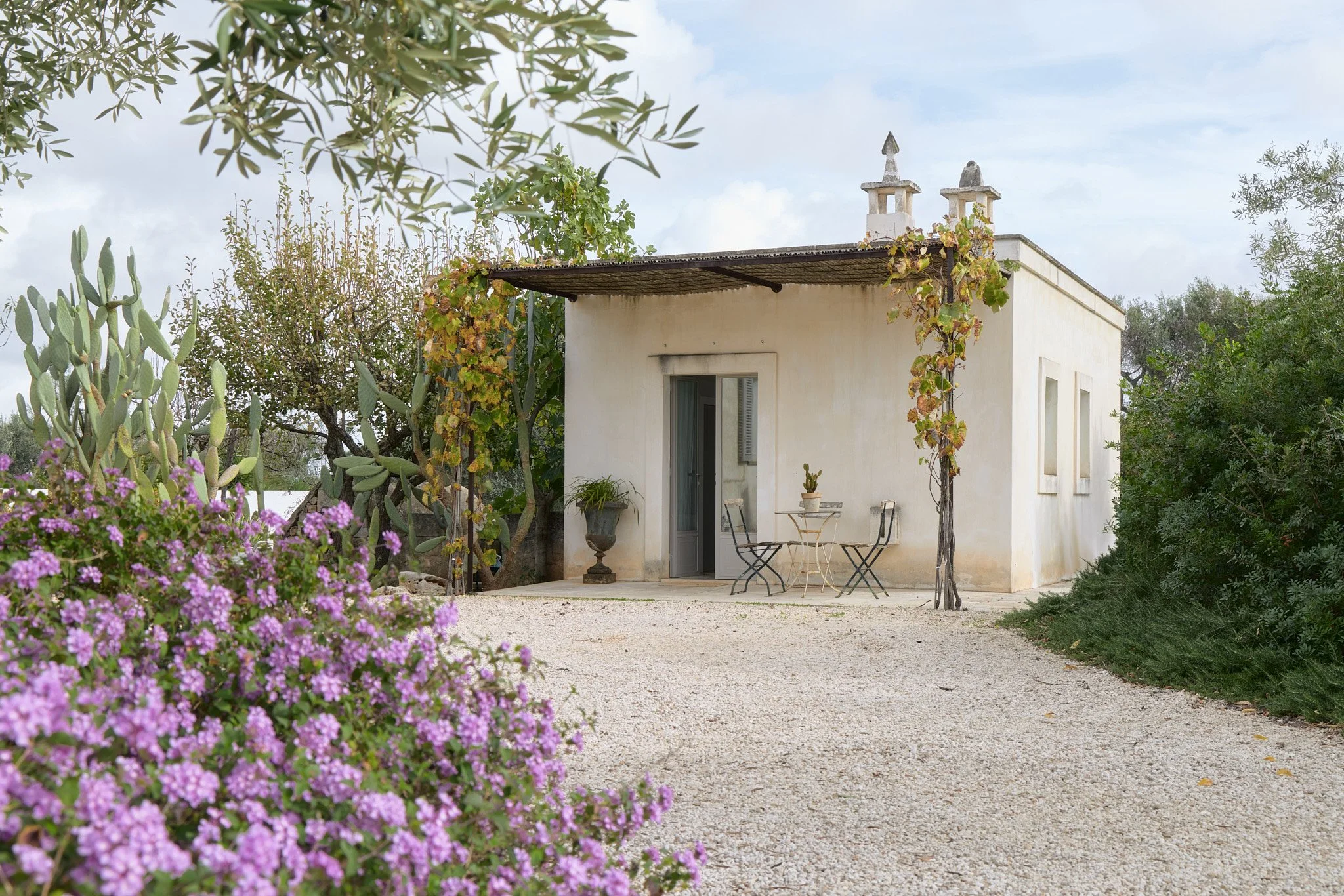puglia-italy-villa-castelluccio-minimalist-andrew-trotter-francis-york-31.jpg