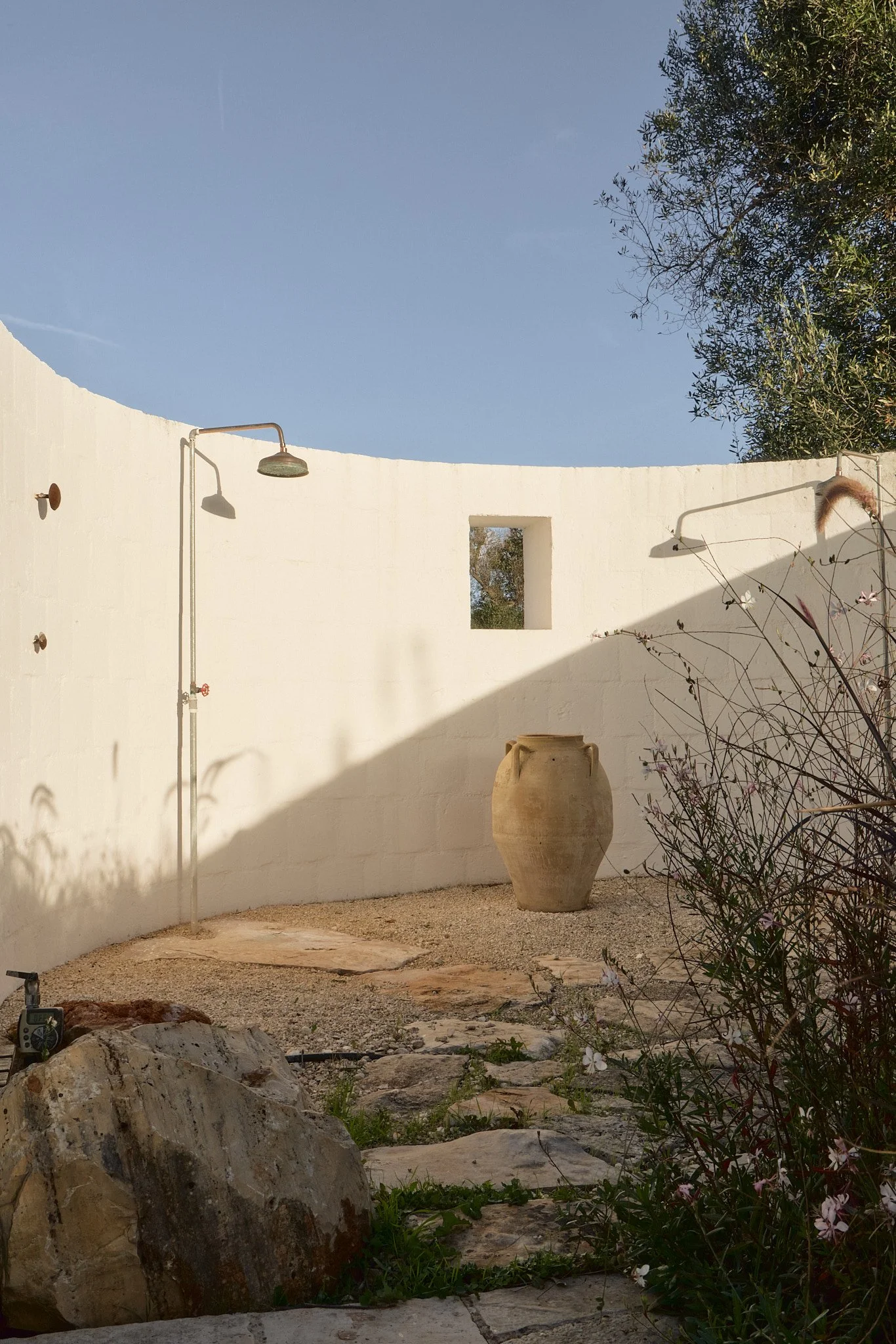 puglia-italy-villa-castelluccio-minimalist-andrew-trotter-francis-york-25.jpg