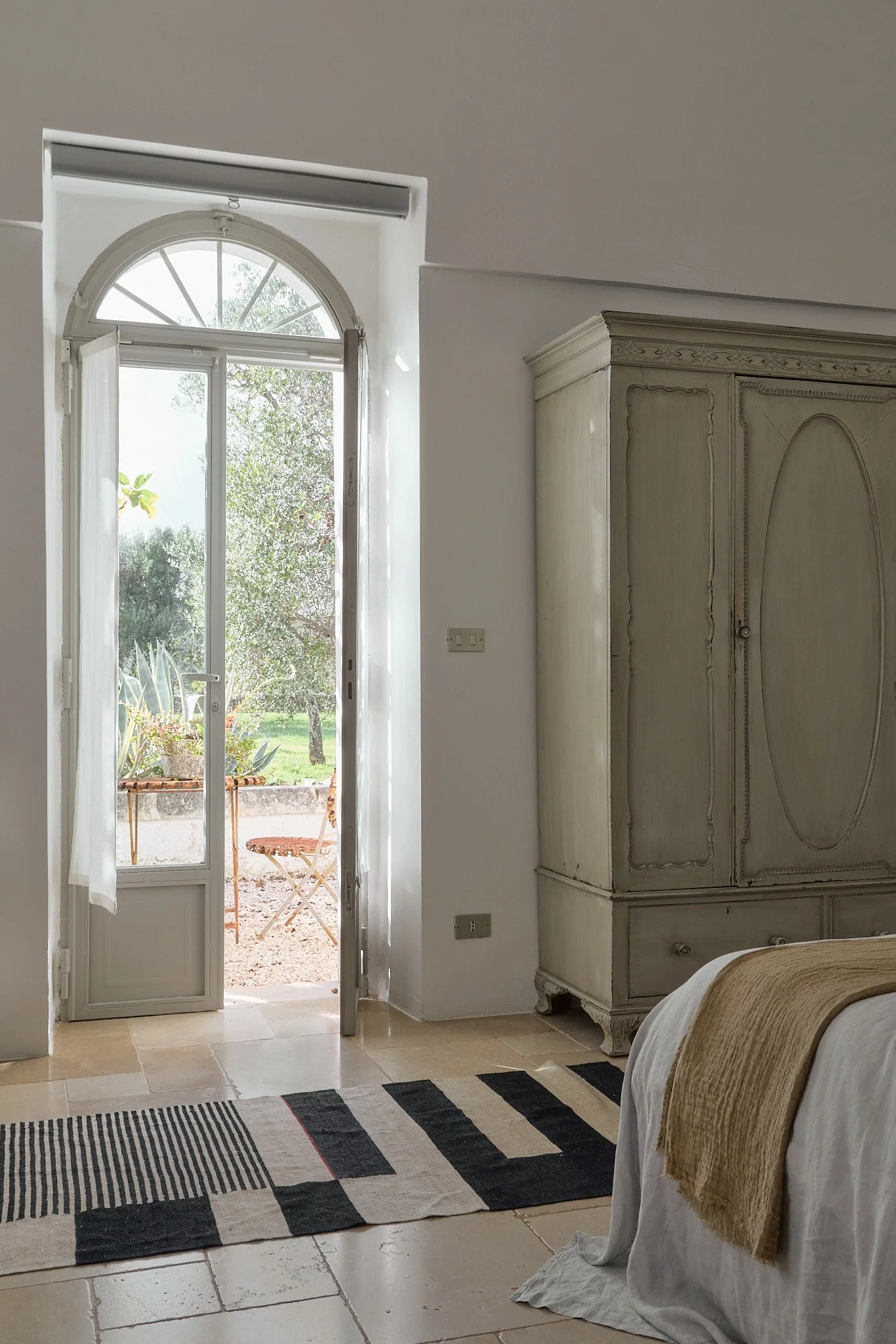 puglia-italy-villa-castelluccio-minimalist-andrew-trotter-francis-york-28.jpg