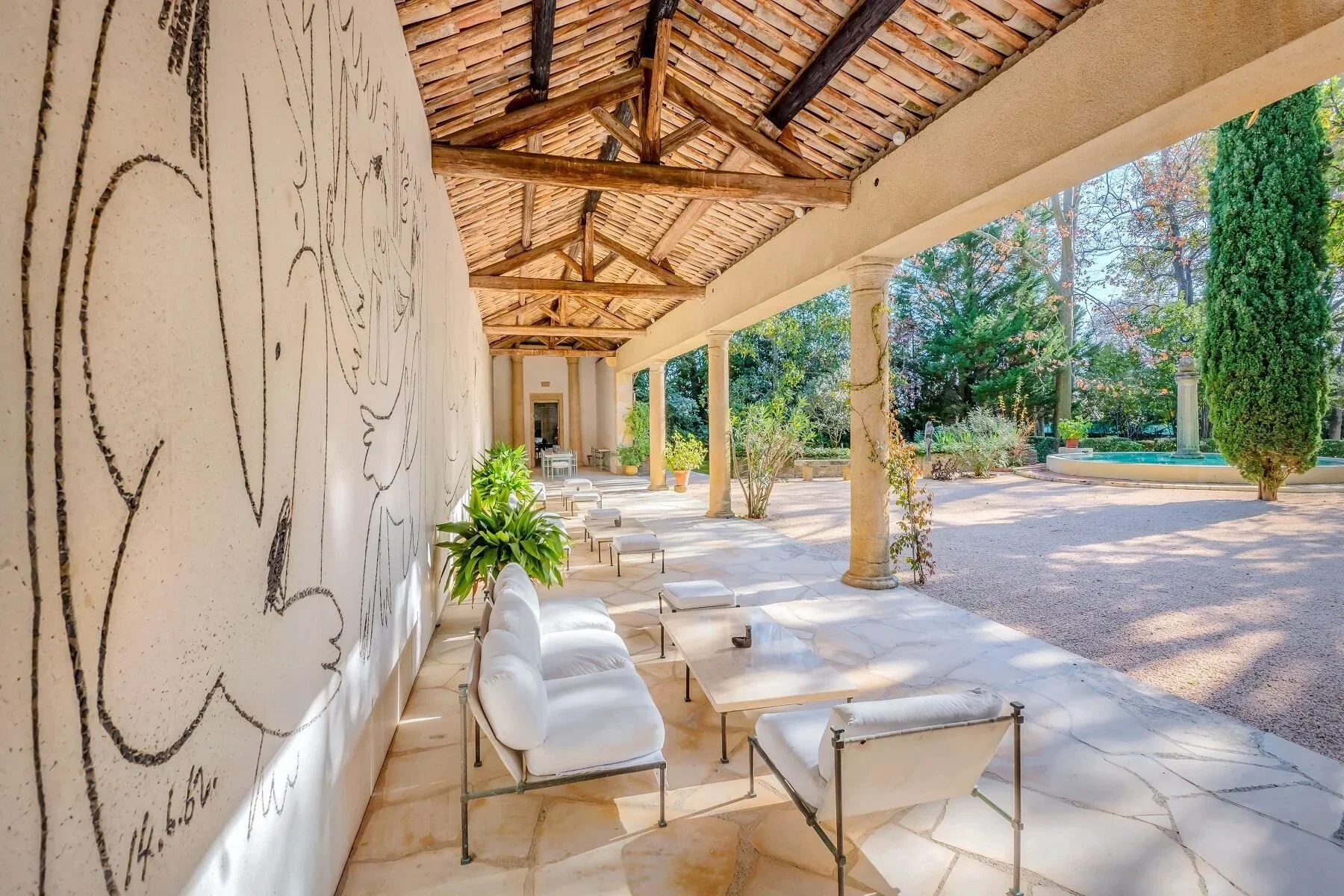 picasso-chateau-uzes-murals-3.webp
