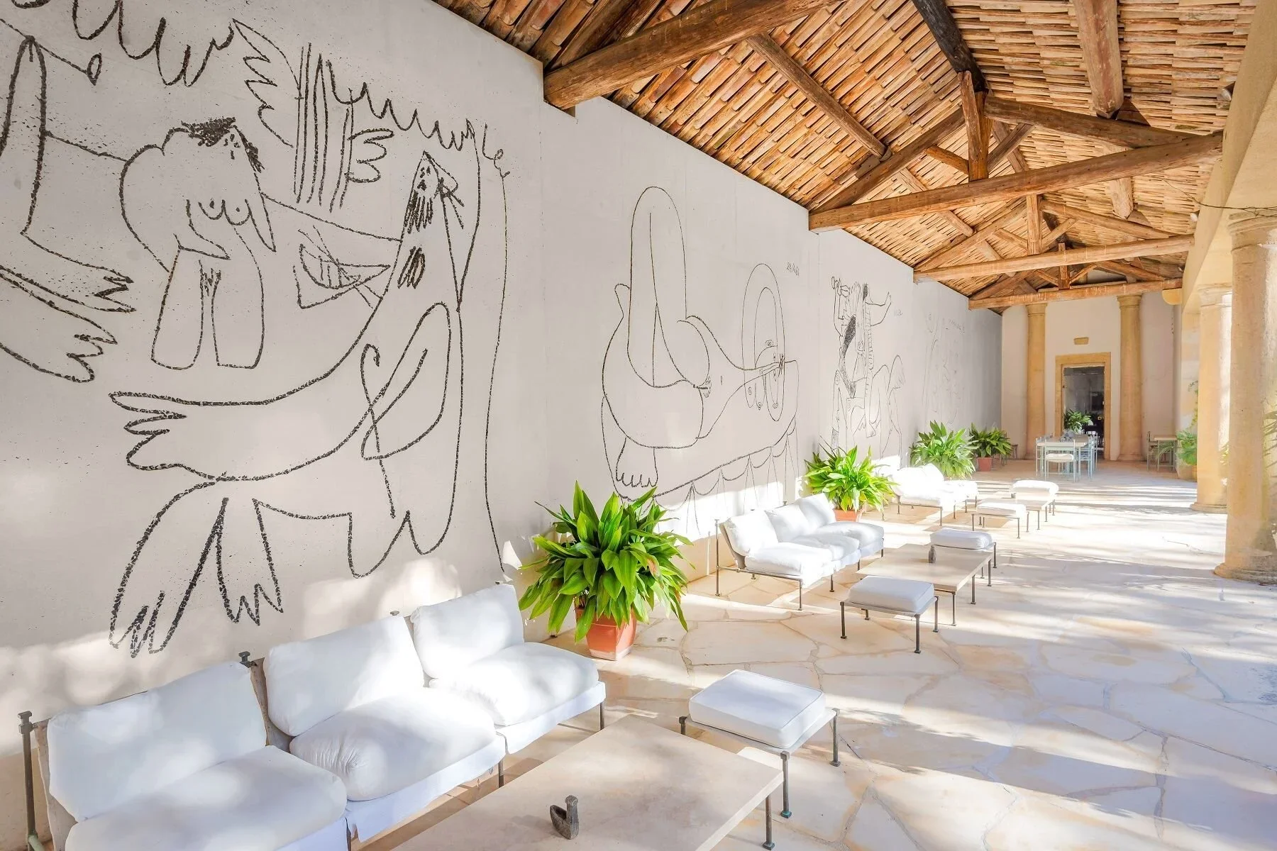 picasso-chateau-uzes-murals-2.webp