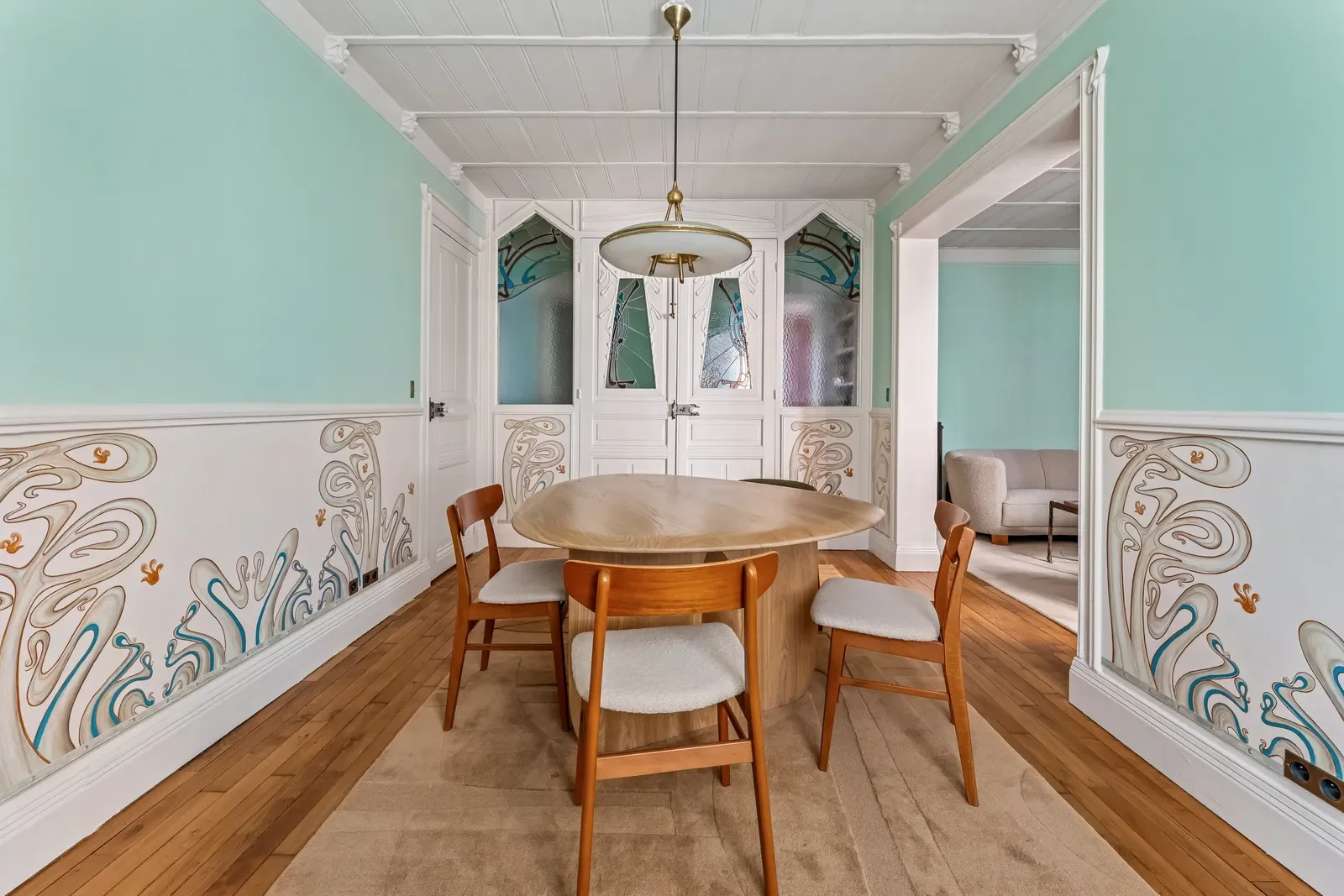 francis-york-restored-art-nouveau-apartment-castel-beranger-paris-hector-guimard-7.webp