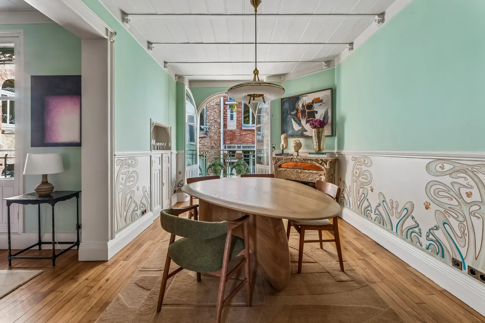 francis-york-restored-art-nouveau-apartment-castel-beranger-paris-hector-guimard-1.webp