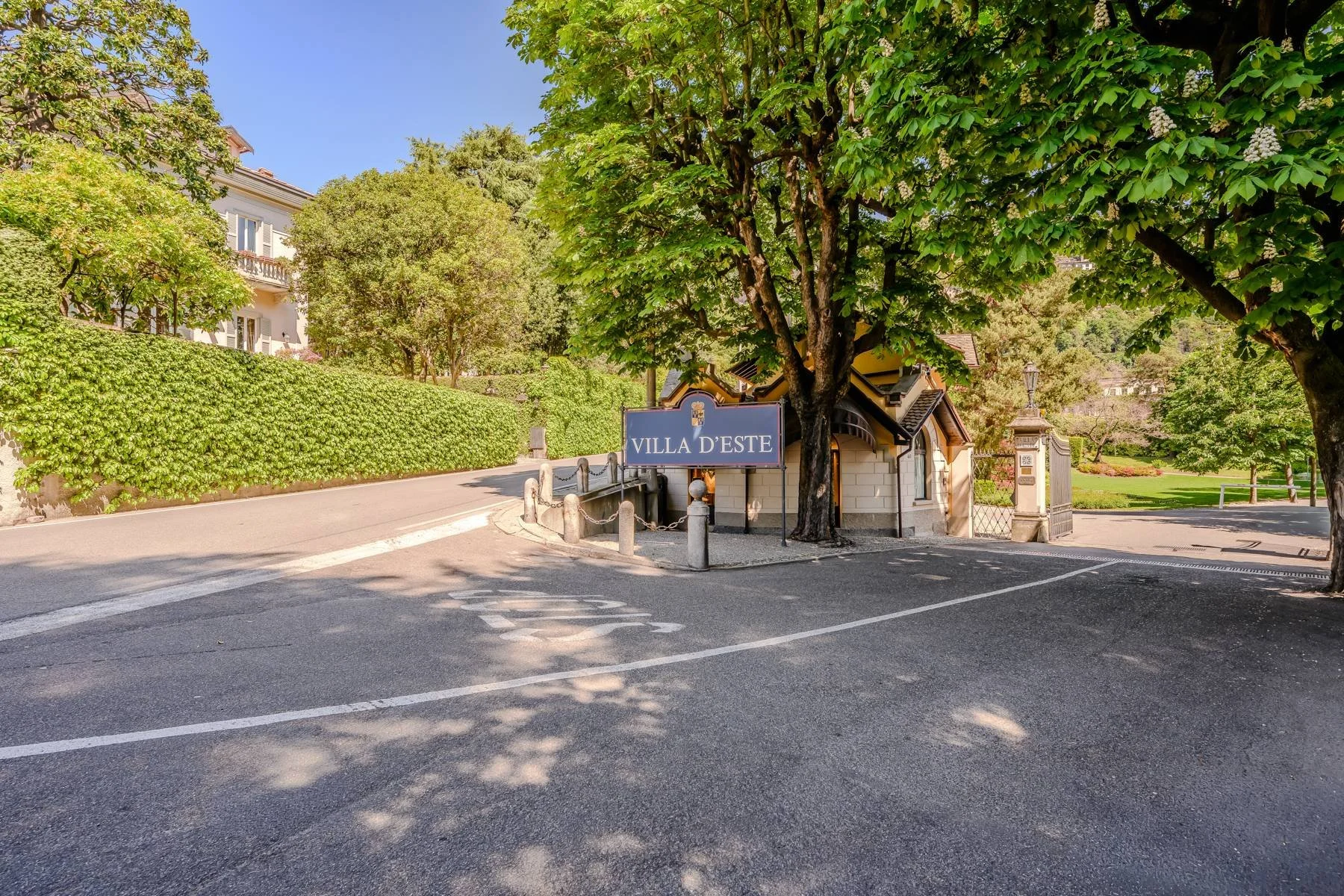 francis-york-private-villa-steps-from-villa-deste-cernobbio-lake-como-Concorso-dEleganza-italy-sothebys-international-realty-26.jpg