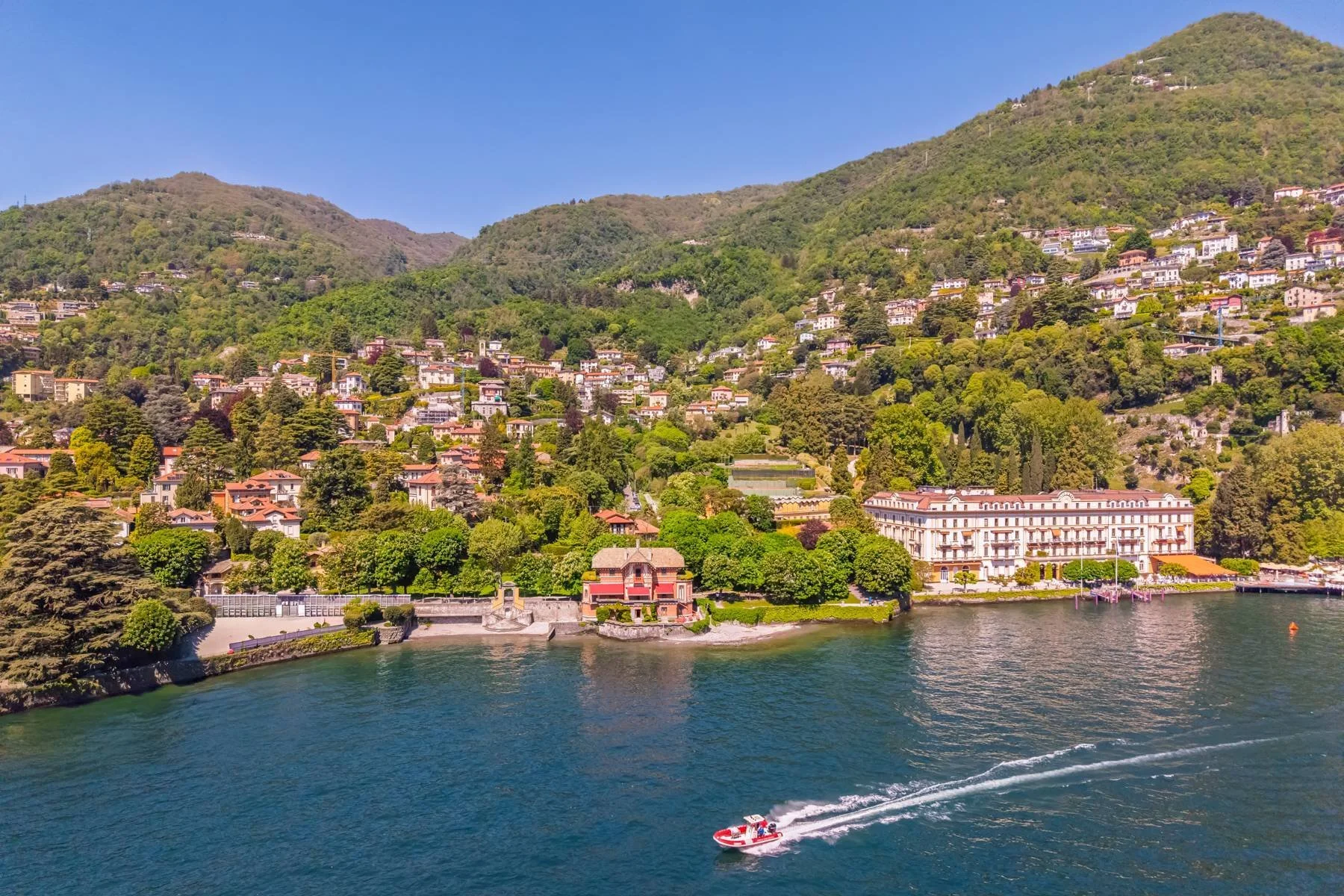 francis-york-private-villa-steps-from-villa-deste-cernobbio-lake-como-Concorso-dEleganza-italy-sothebys-international-realty-31.jpg