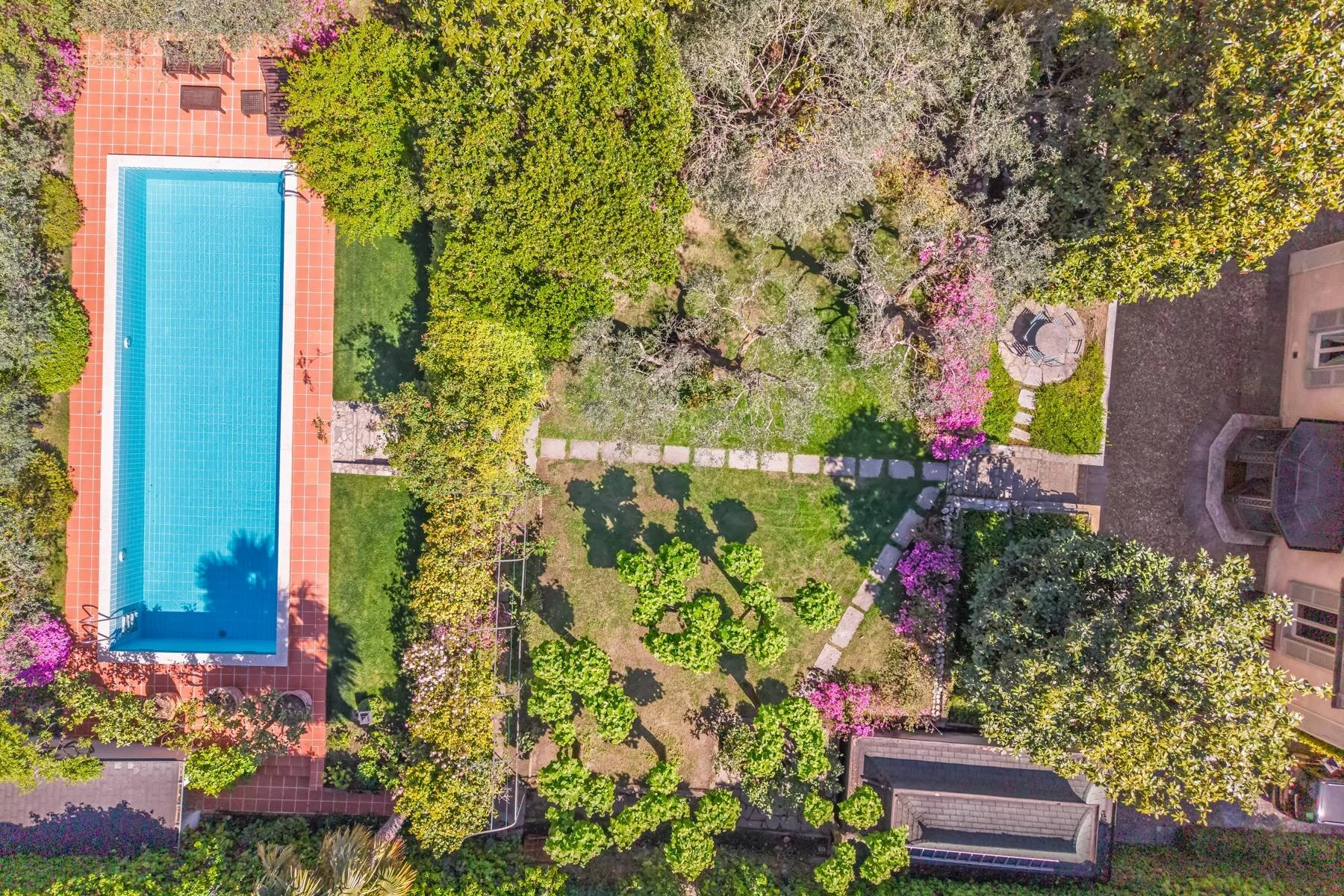 francis-york-private-villa-steps-from-villa-deste-cernobbio-lake-como-Concorso-dEleganza-italy-sothebys-international-realty-1.jpg
