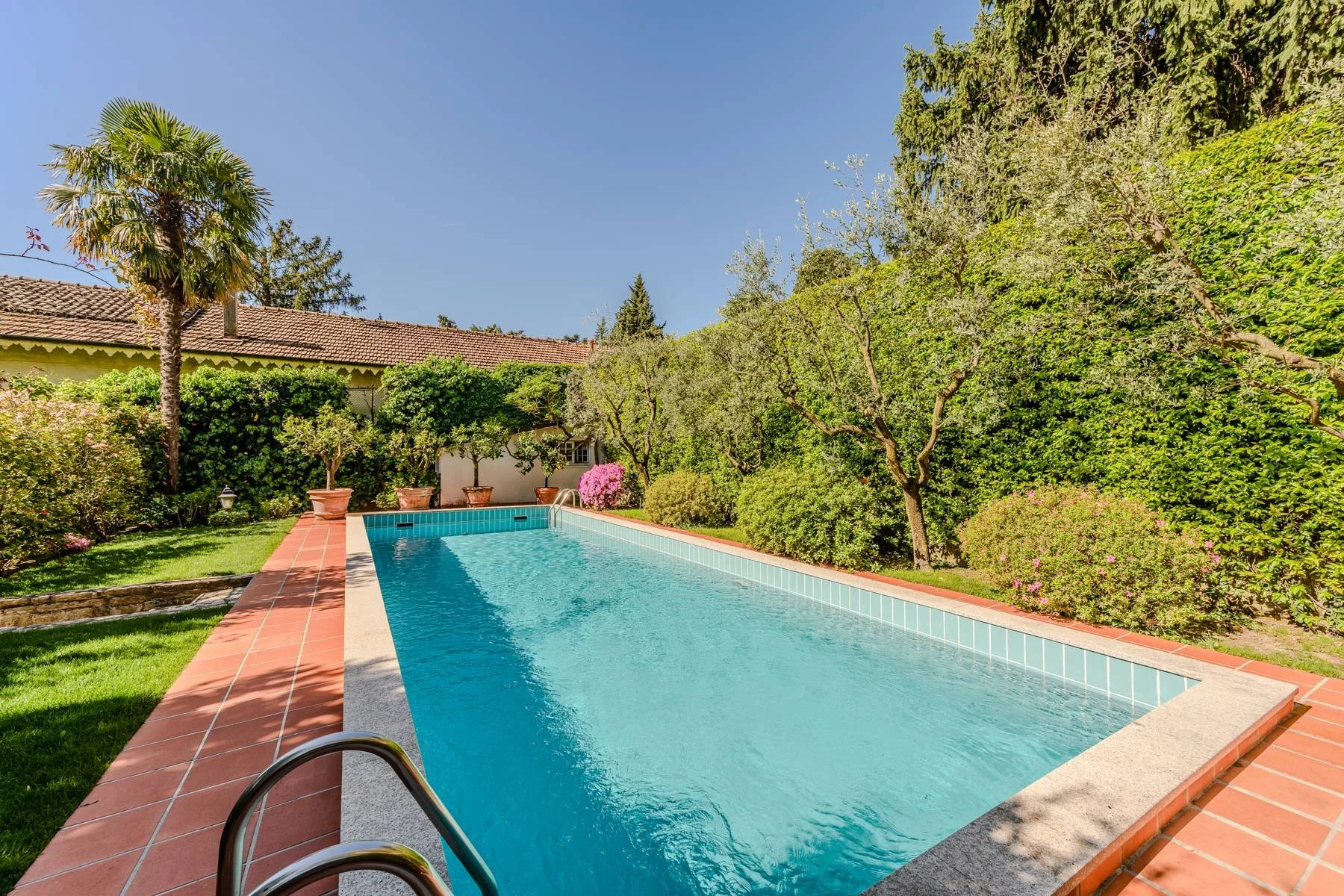 francis-york-private-villa-steps-from-villa-deste-cernobbio-lake-como-Concorso-dEleganza-italy-sothebys-international-realty-6.jpg