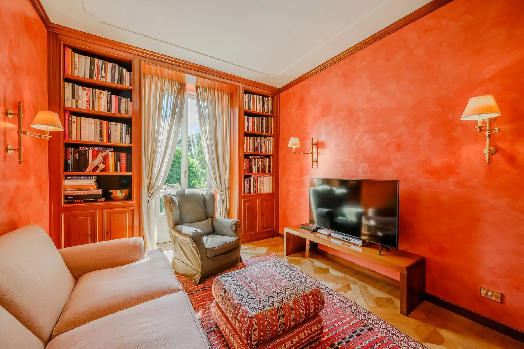 francis-york-private-villa-steps-from-villa-deste-cernobbio-lake-como-Concorso-dEleganza-italy-sothebys-international-realty-13.jpg