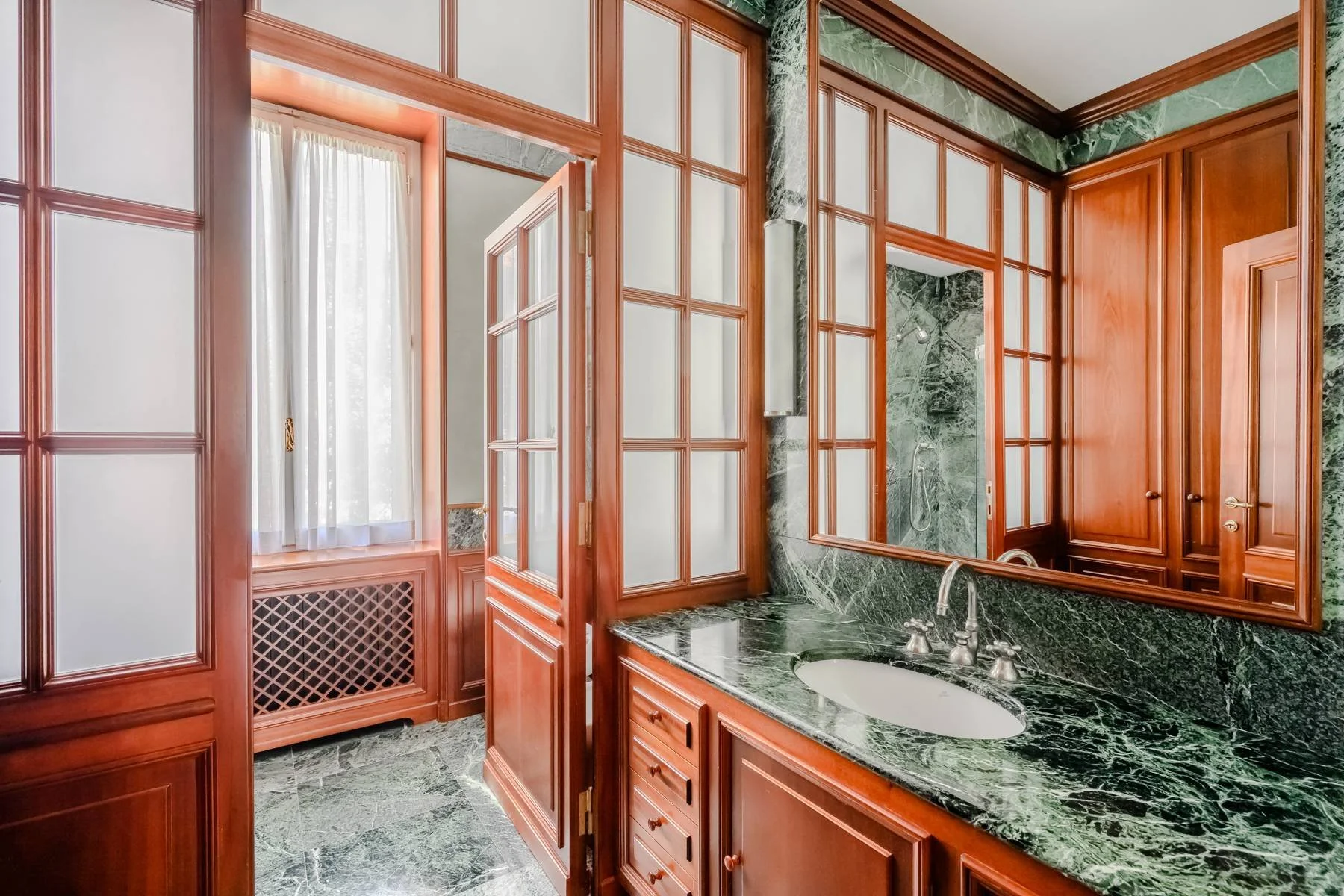 francis-york-private-villa-steps-from-villa-deste-cernobbio-lake-como-Concorso-dEleganza-italy-sothebys-international-realty-16.jpg