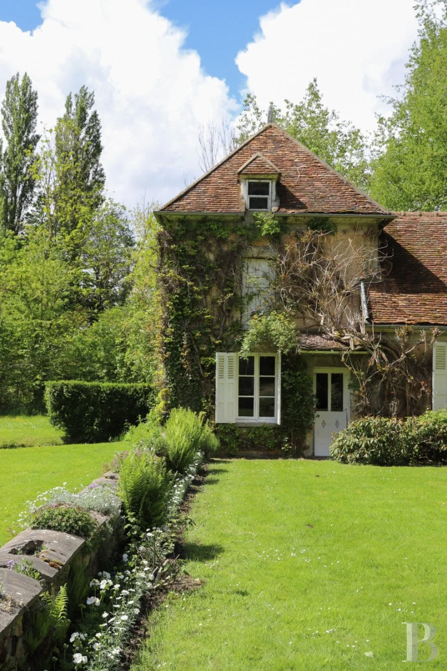 francis-york-17th-century-water-mill-country-house-vexin-near-paris-patrice-besse-3.jpg