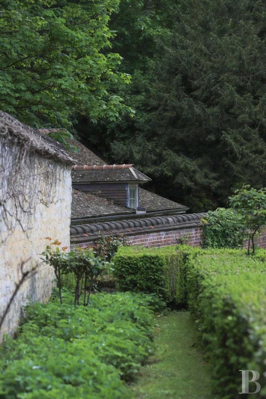francis-york-17th-century-water-mill-country-house-vexin-near-paris-patrice-besse-5.jpg