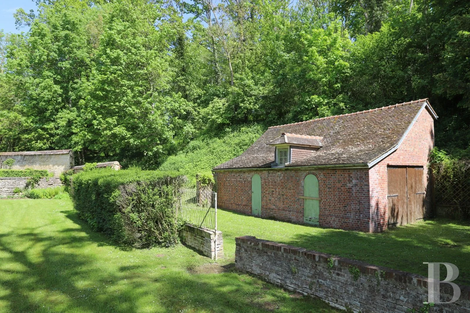 francis-york-17th-century-water-mill-country-house-vexin-near-paris-patrice-besse-7.jpg