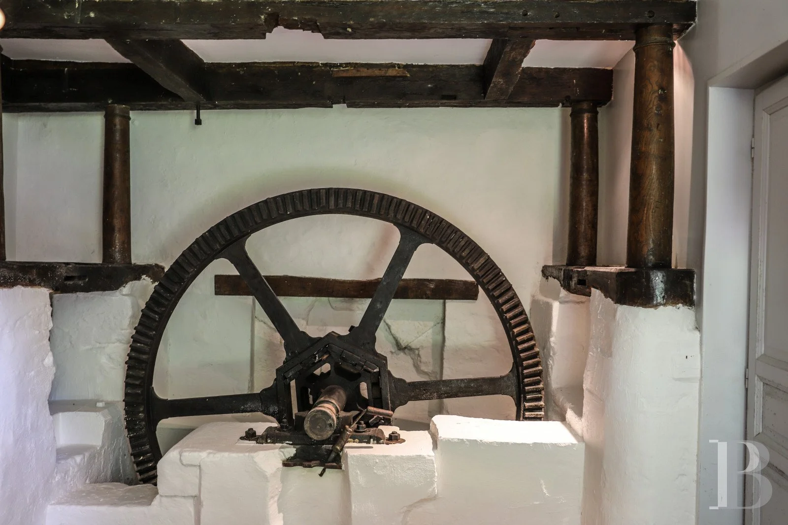 francis-york-17th-century-water-mill-country-house-vexin-near-paris-patrice-besse-11.jpg