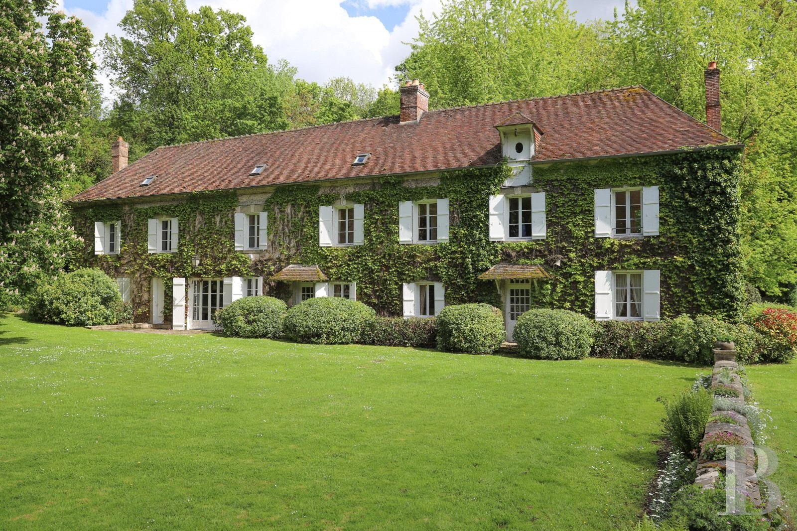 francis-york-17th-century-water-mill-country-house-vexin-near-paris-patrice-besse-12.jpg