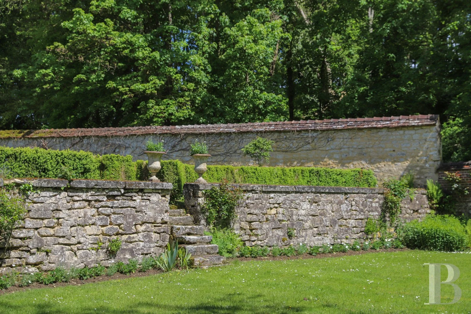 francis-york-17th-century-water-mill-country-house-vexin-near-paris-patrice-besse-14.jpg