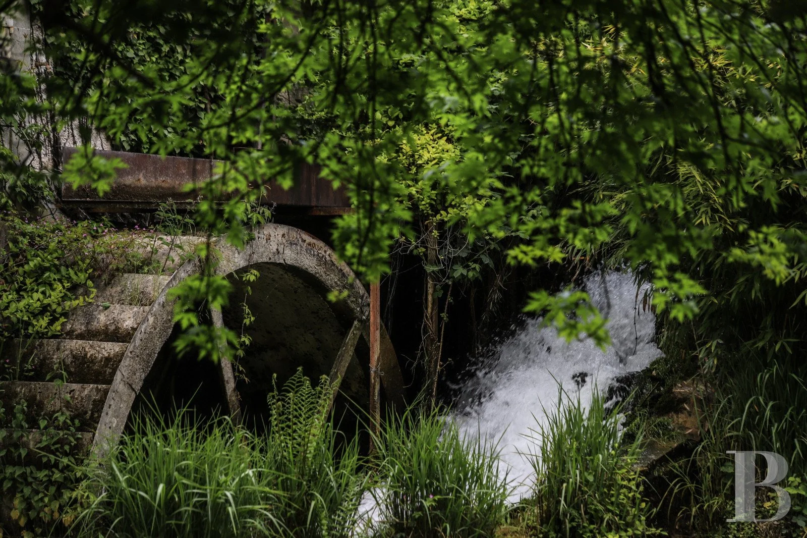 francis-york-17th-century-water-mill-country-house-vexin-near-paris-patrice-besse-18.jpg