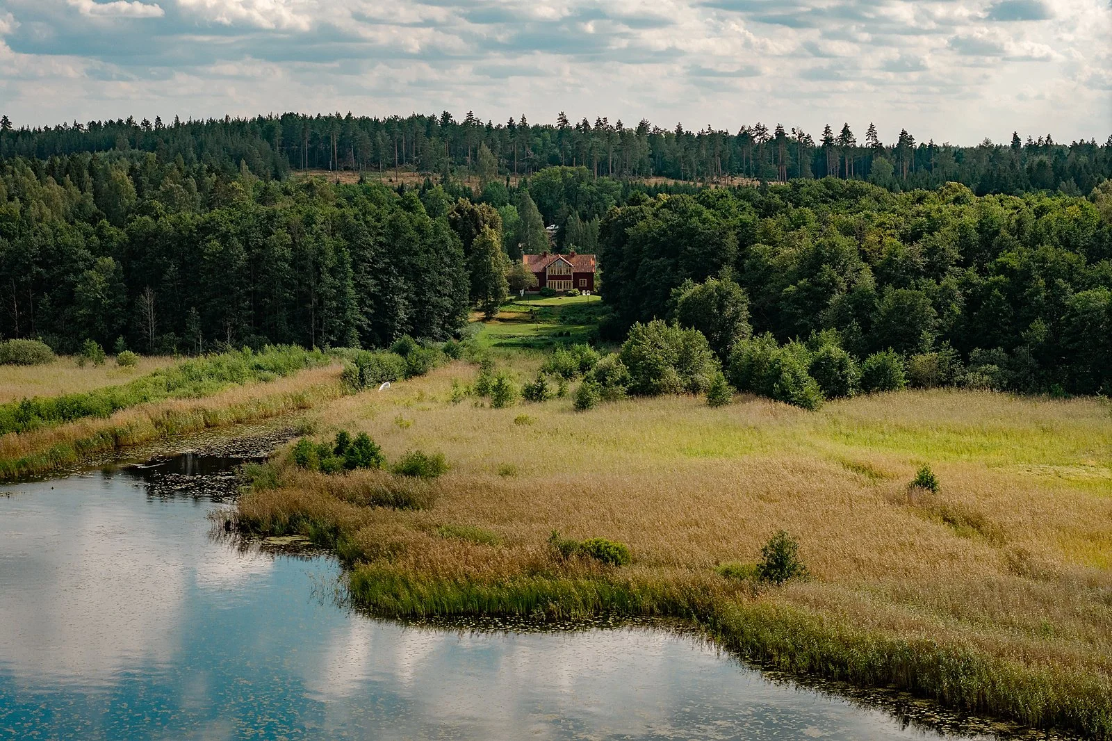 francis-york-lakefront-swedish-farmhouse-equestrian-estate-near-stockholm-5.jpeg