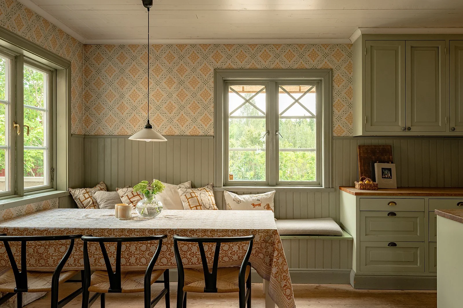 francis-york-lakefront-swedish-farmhouse-equestrian-estate-near-stockholm-4.jpeg