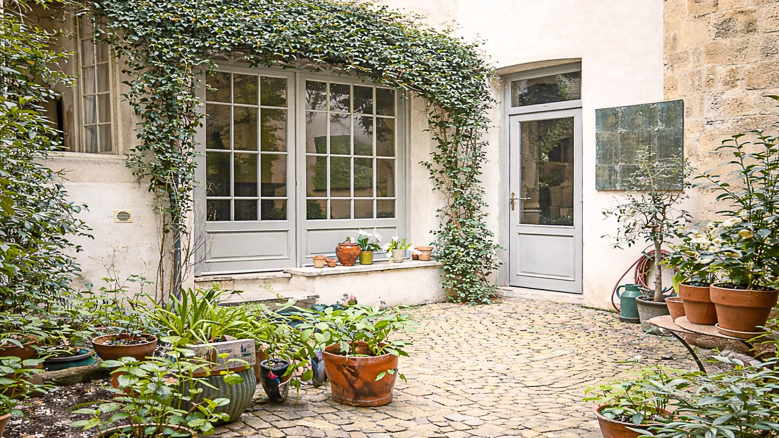avignon-france-triplex-apartment-palais-des-papes-7.jpg