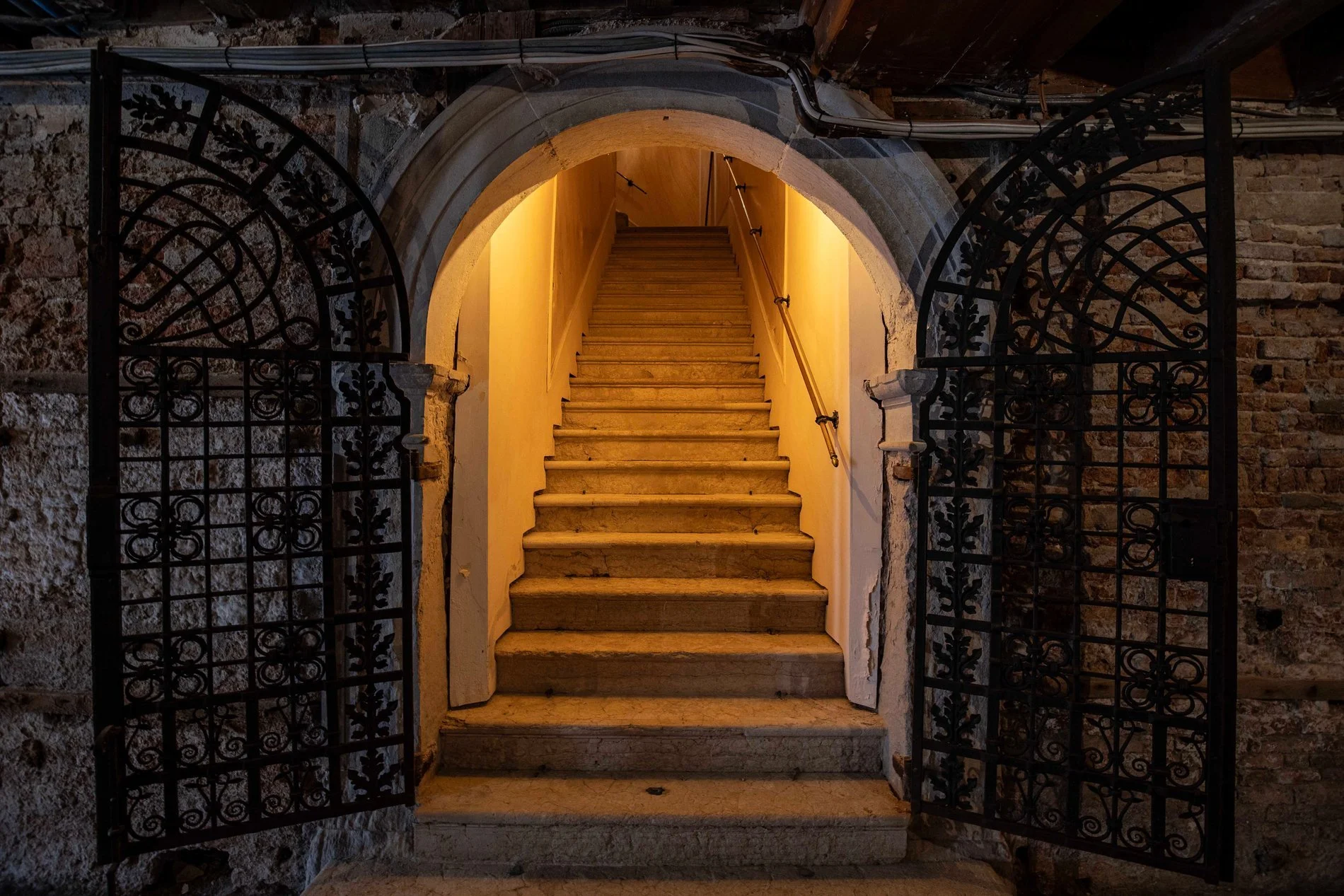 francis-york-frescoed-palazzo-residence-campo-santo-stefano-venice.-10.jpg