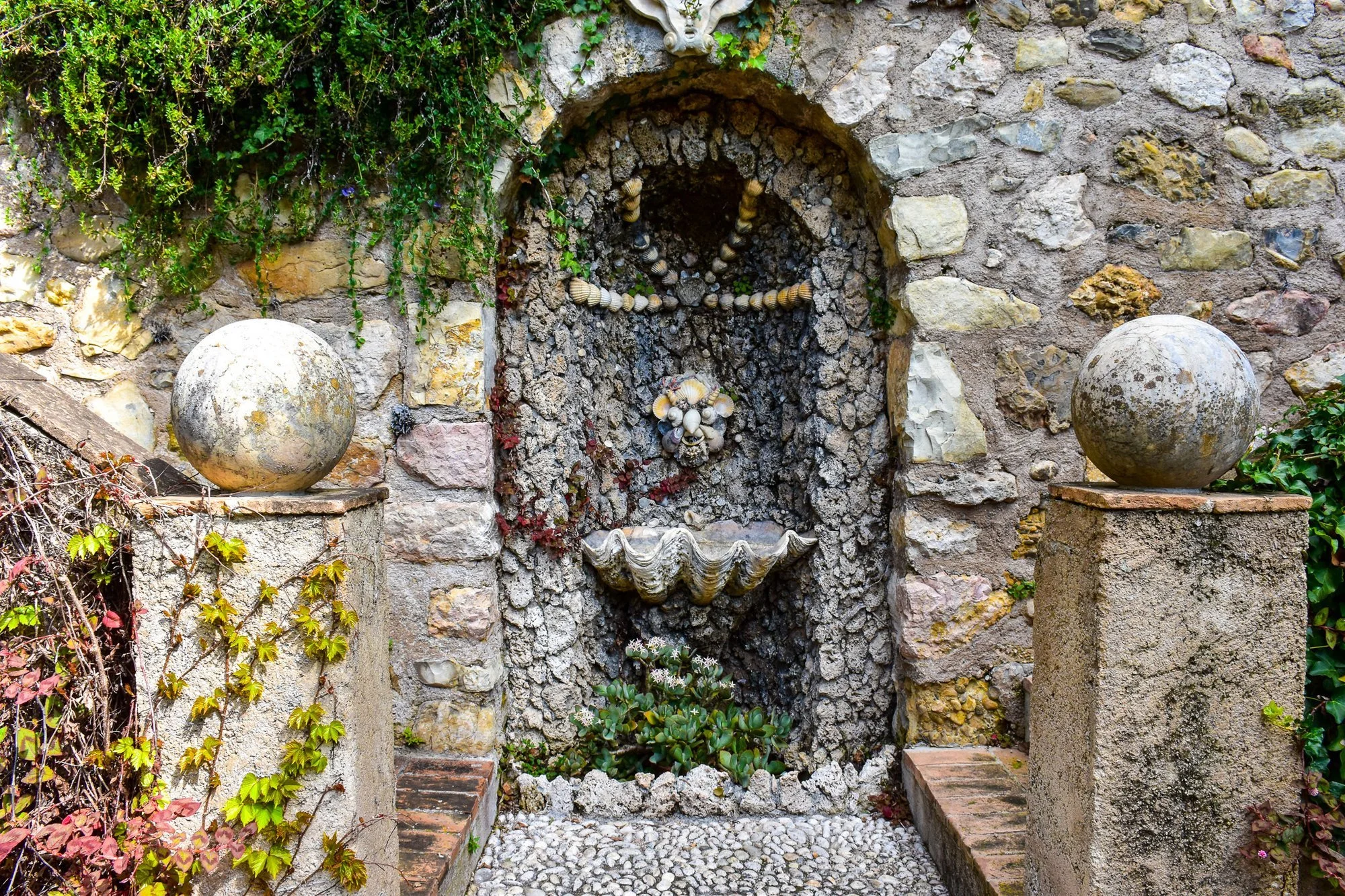 francis-york-laumonerie-roquebrune-cap-martin-grace-kelly-garden-13.jpeg