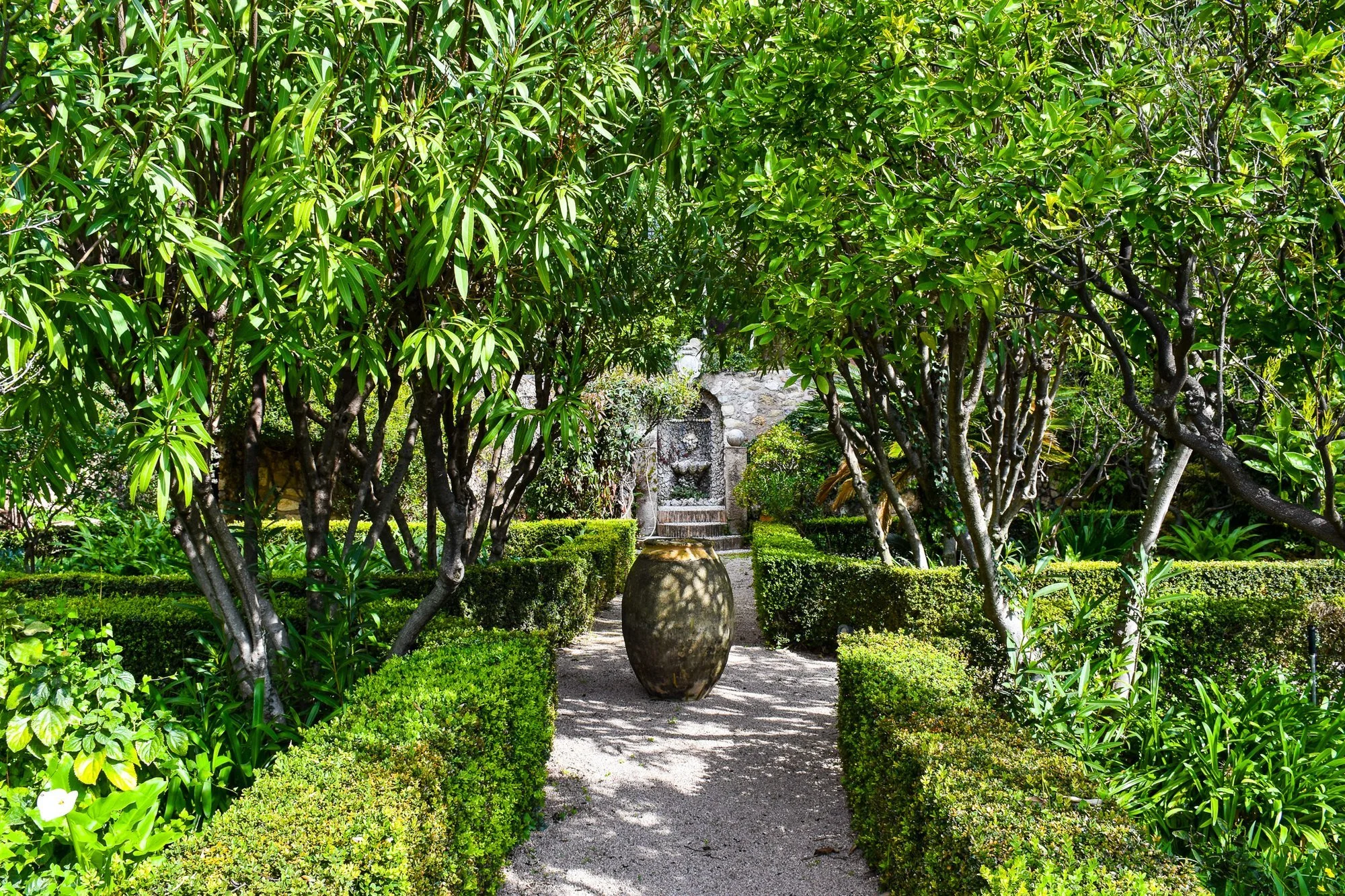 francis-york-laumonerie-roquebrune-cap-martin-grace-kelly-garden-2.jpeg