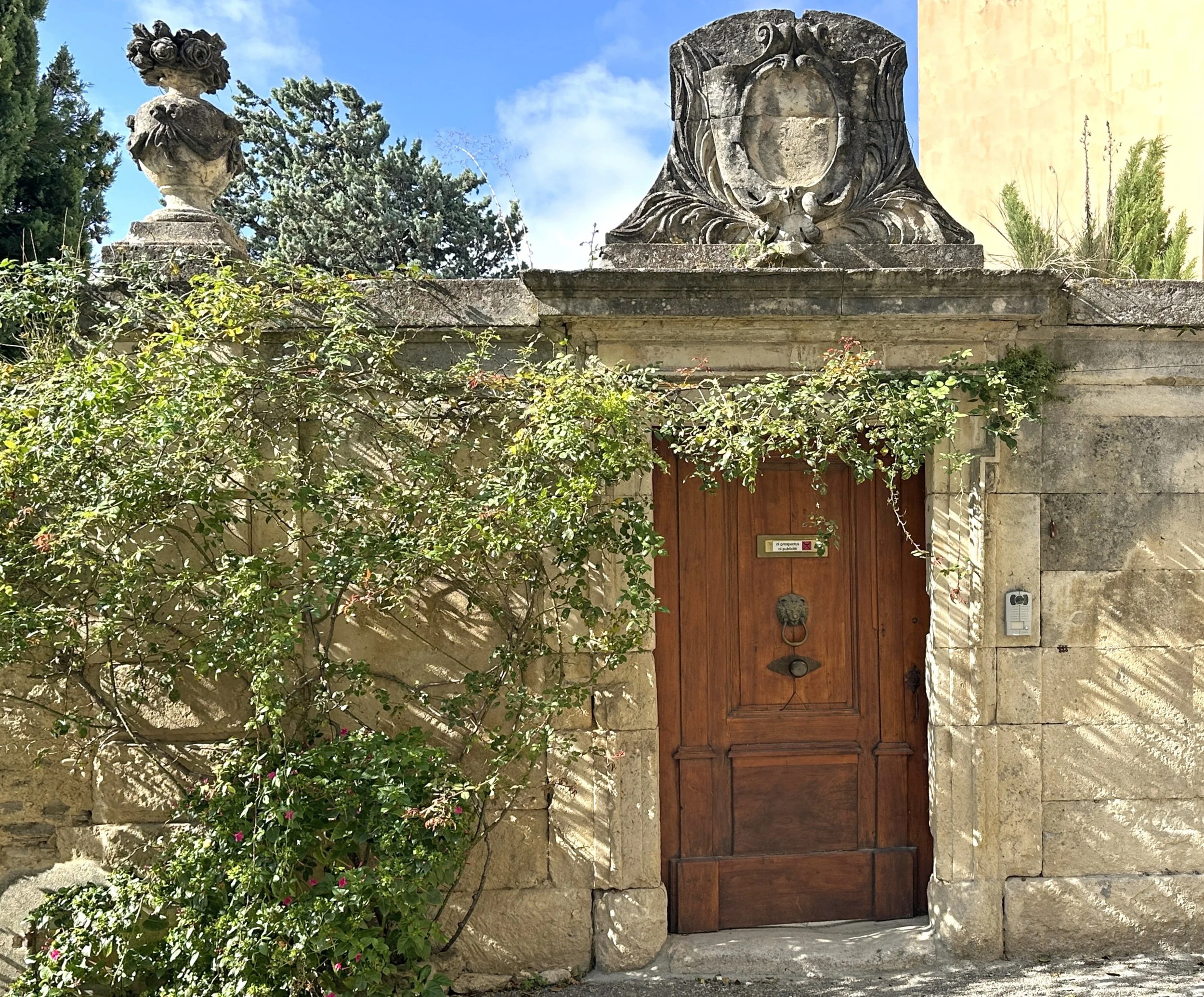 francis-york-16th-century-private-mansion-grignan-france-2.jpg
