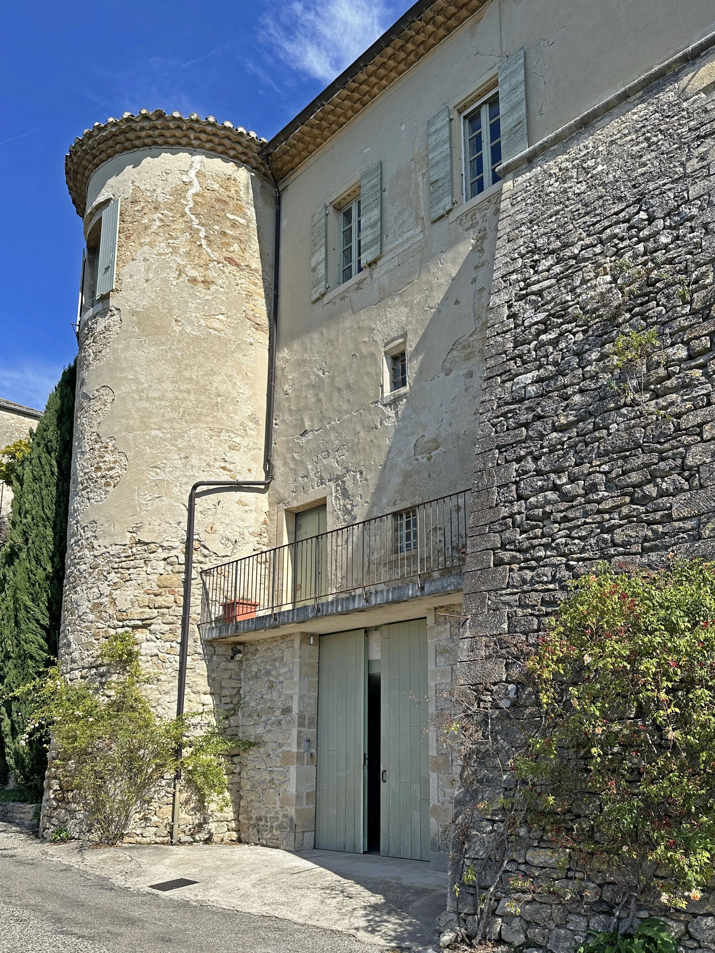 francis-york-16th-century-private-mansion-grignan-france-13.jpg
