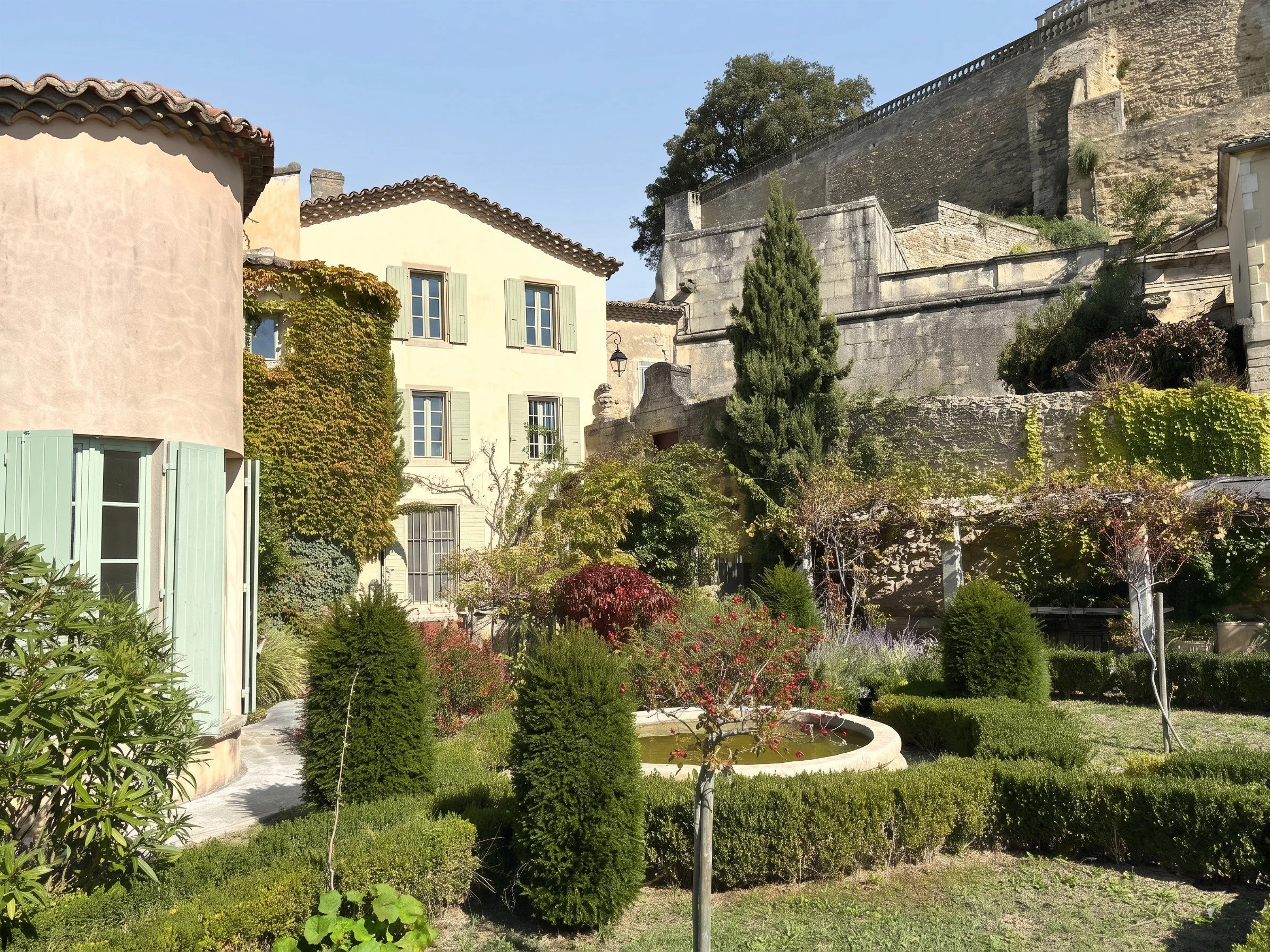 francis-york-16th-century-private-mansion-grignan-france-18.jpg