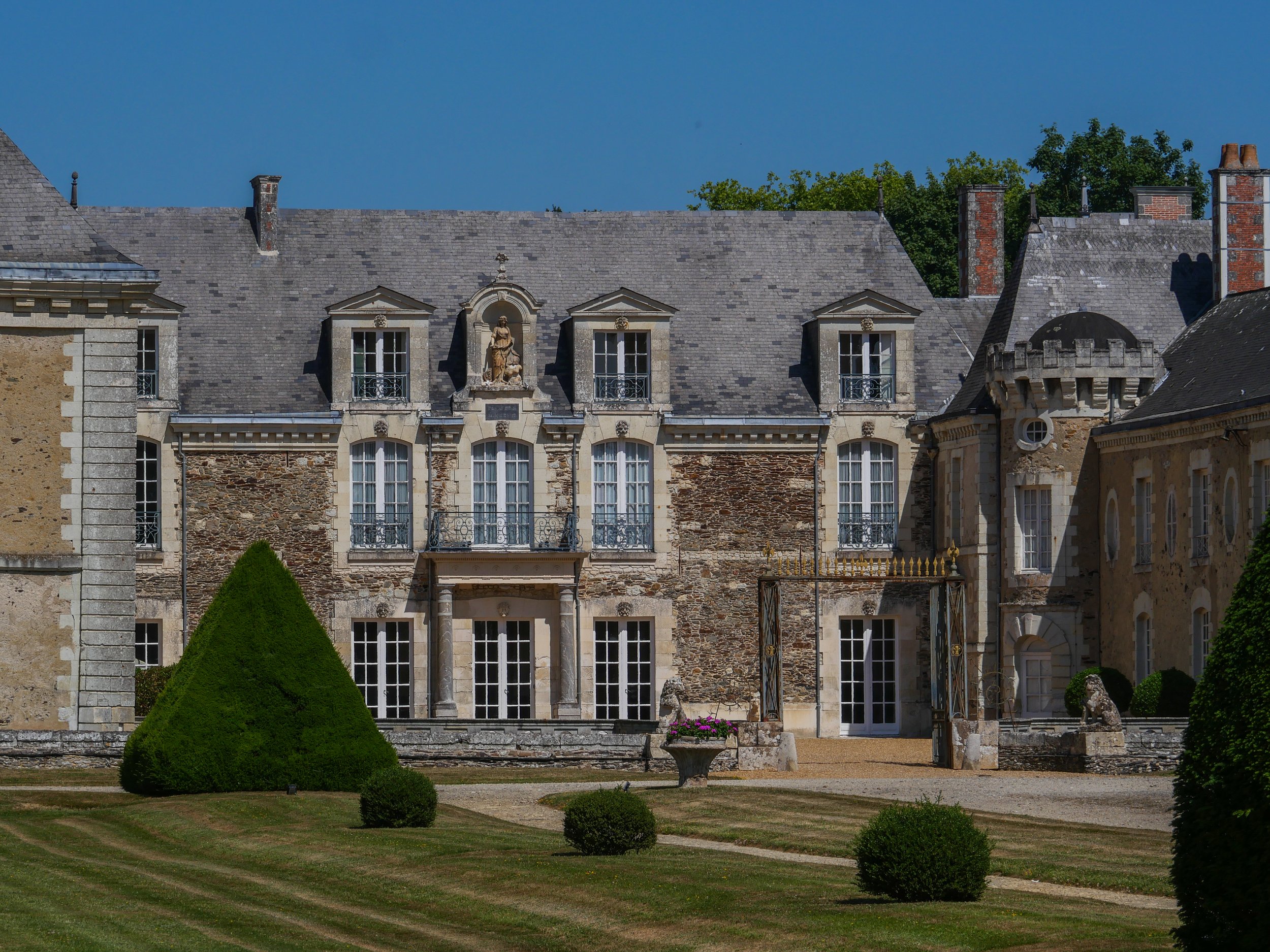 francis-york-anjou-chateau-kings-horses-denniel-immobilier-70.jpg