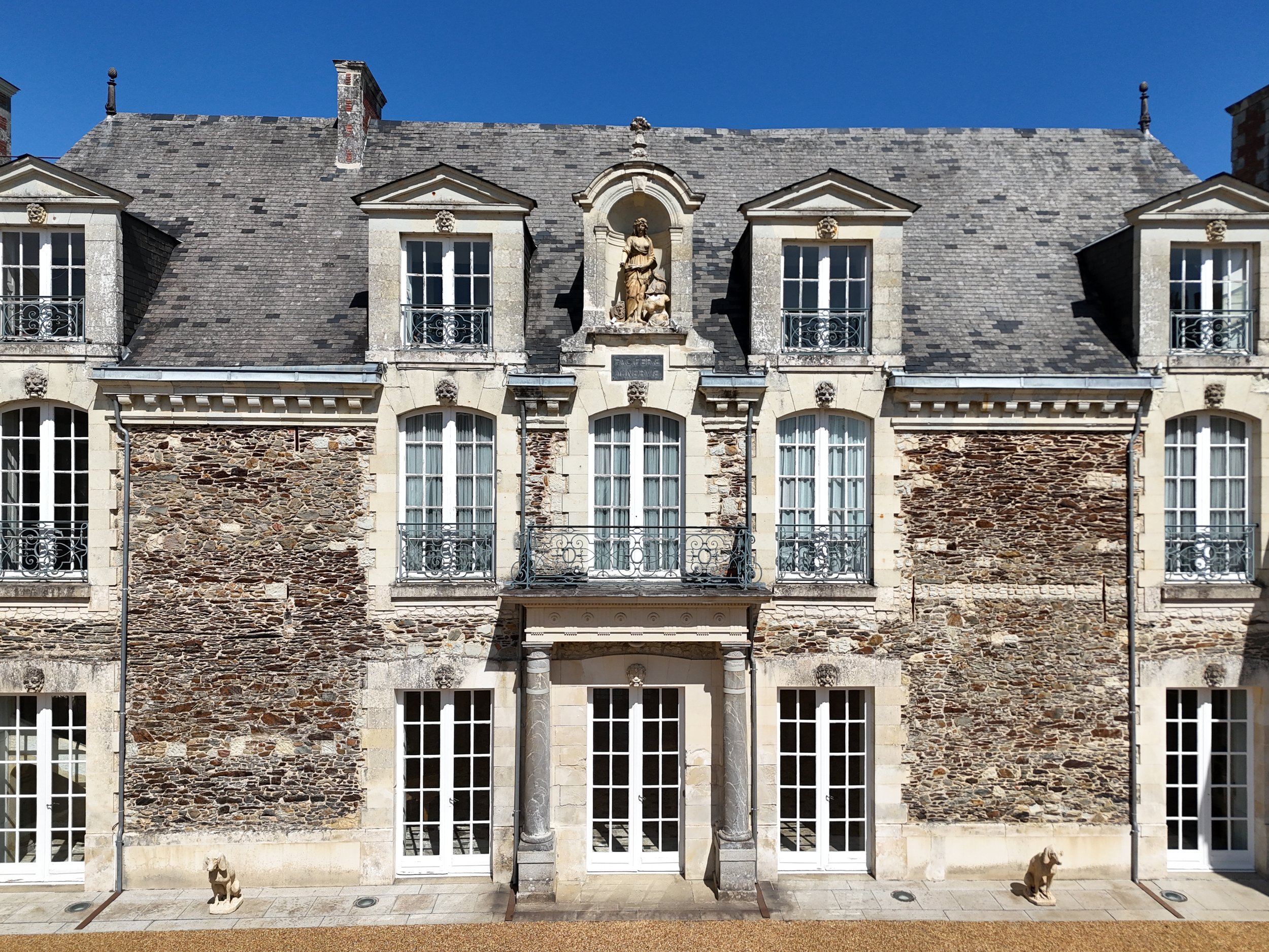 francis-york-anjou-chateau-kings-horses-denniel-immobilier-2.JPG