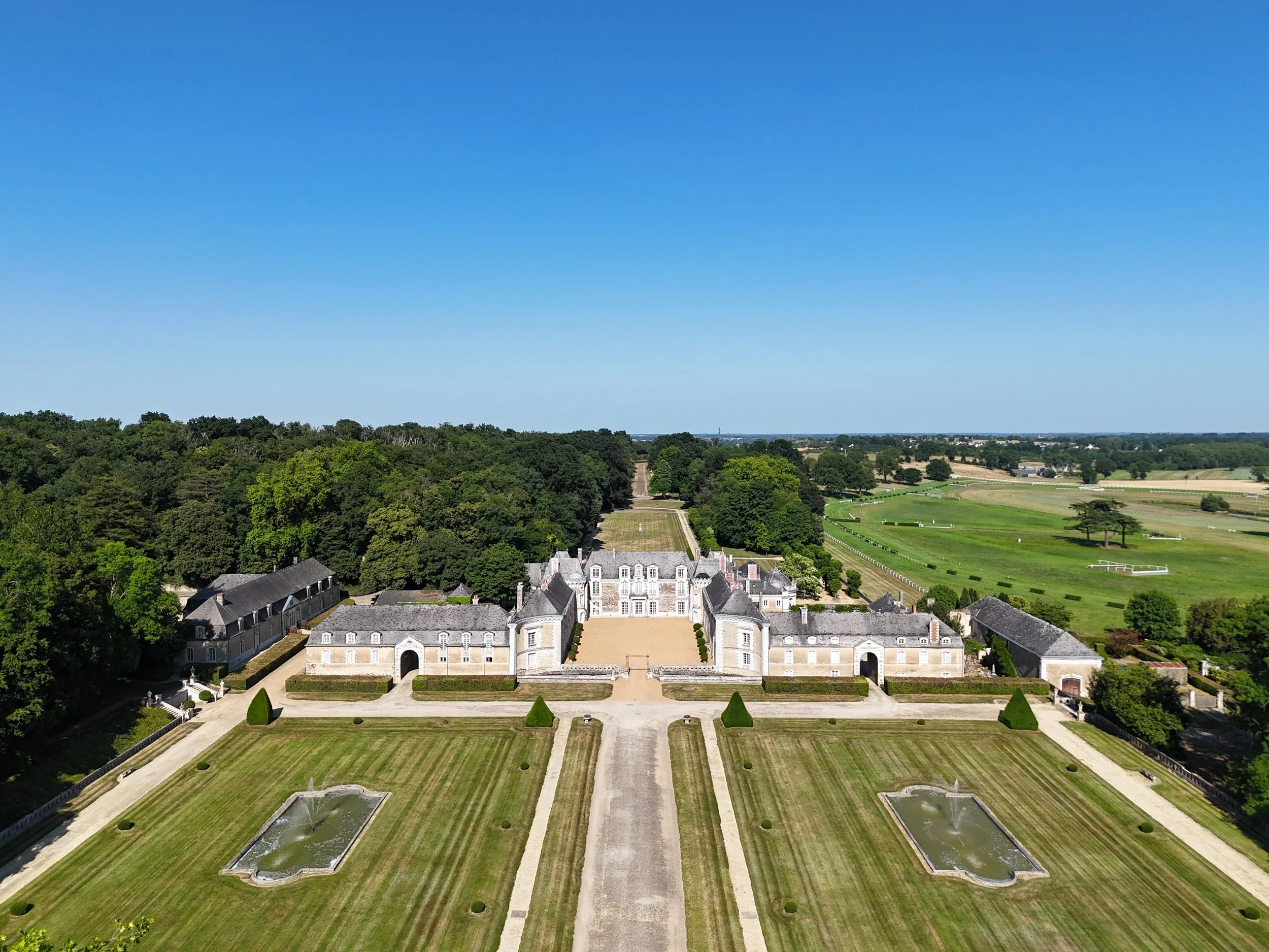 francis-york-anjou-chateau-kings-horses-denniel-immobilier-12.JPG