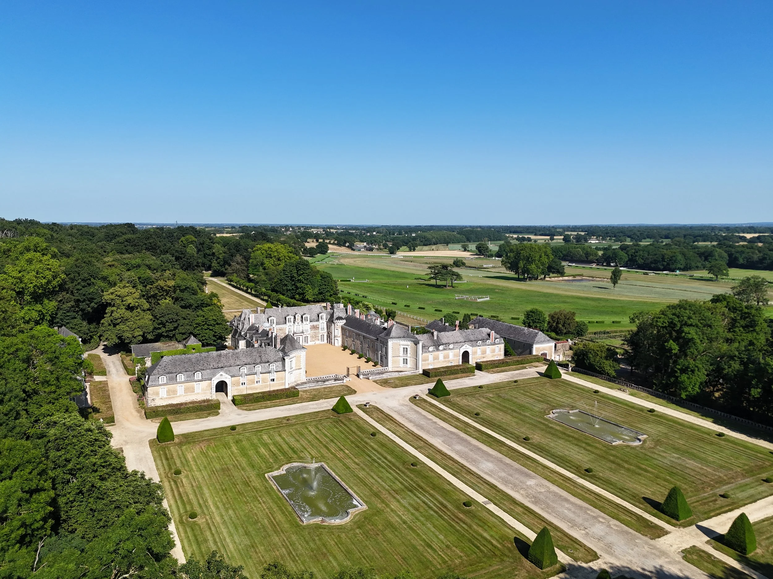 francis-york-anjou-chateau-kings-horses-denniel-immobilier-13.JPG