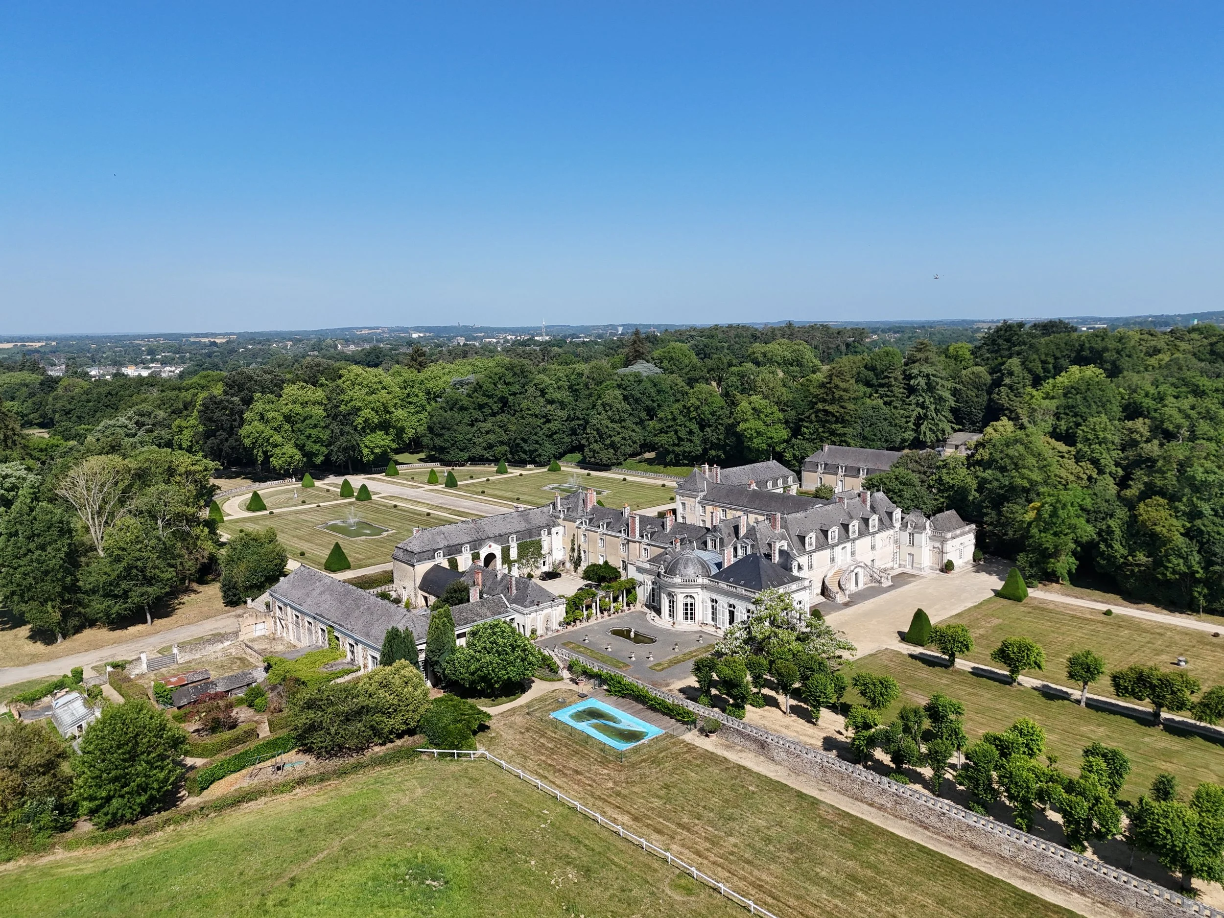francis-york-anjou-chateau-kings-horses-denniel-immobilier-26.JPG
