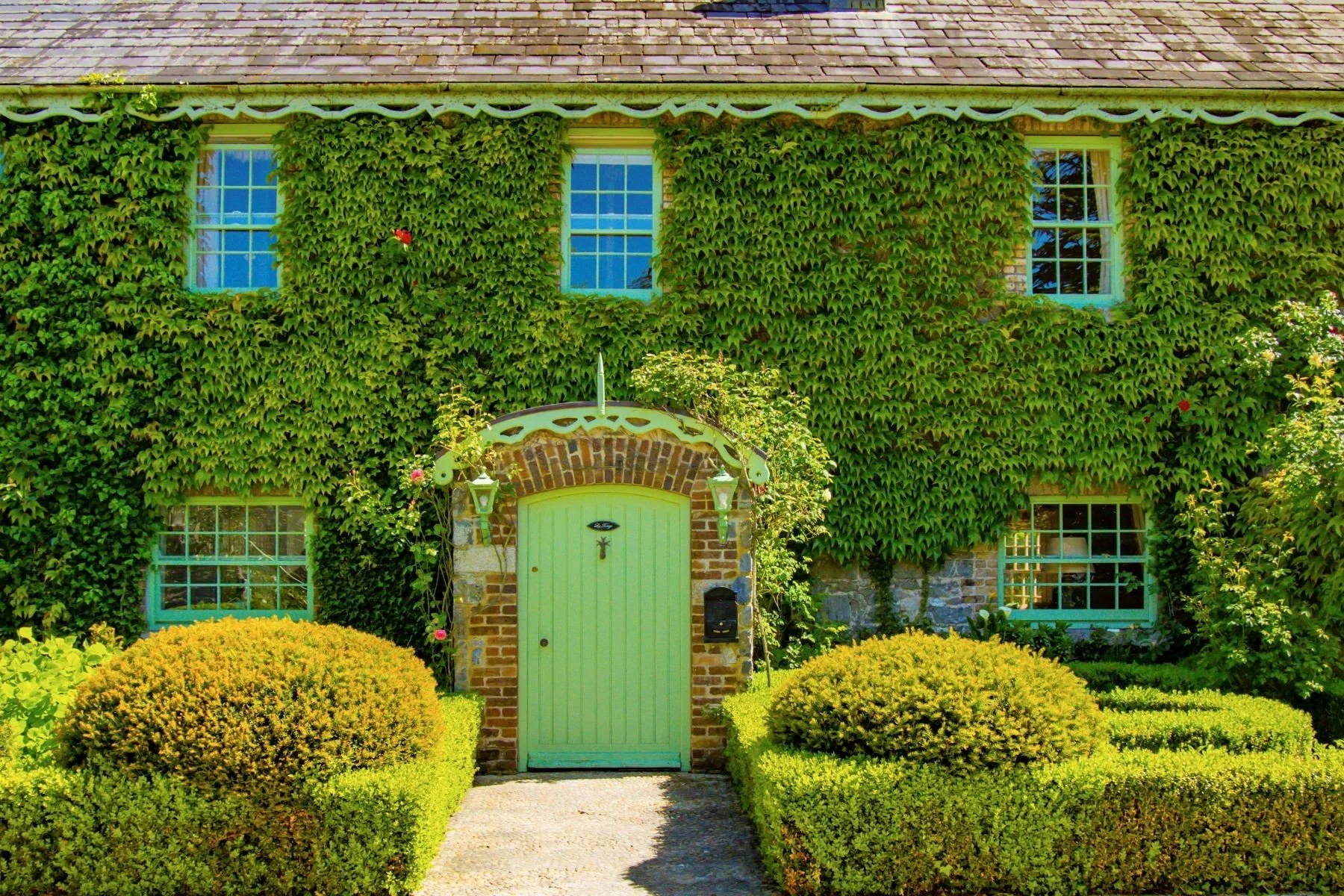 irish-village-restored-by-ryanair-founder-tony-ryan-20-million-11.jpeg