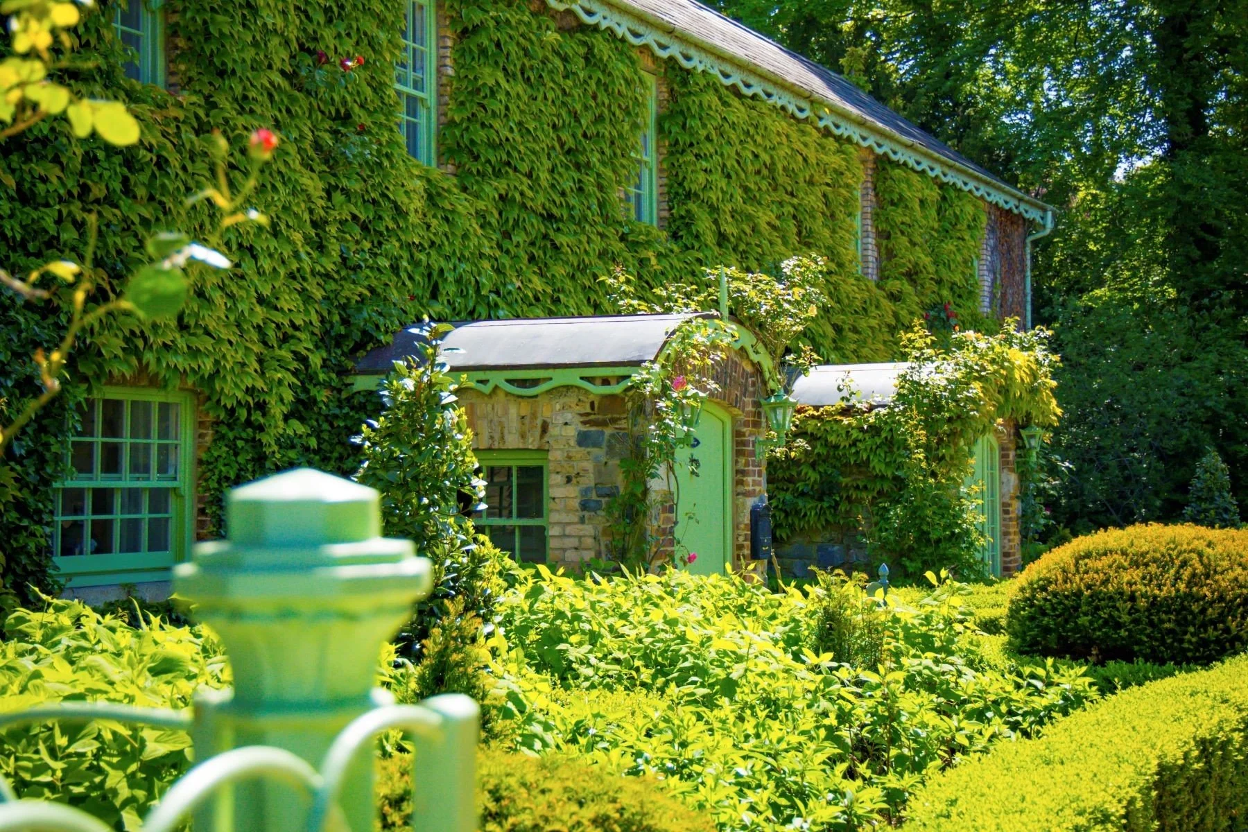 irish-village-restored-by-ryanair-founder-tony-ryan-20-million-31.jpeg